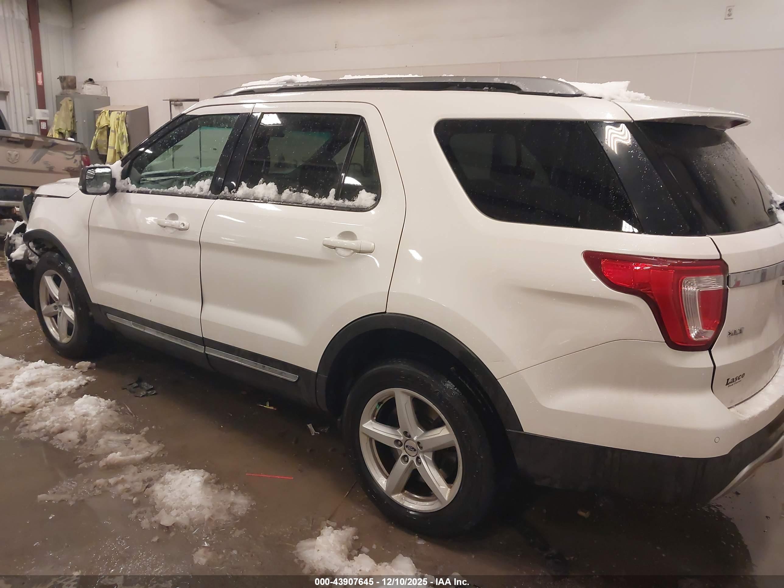FORD EXPLORER image 3