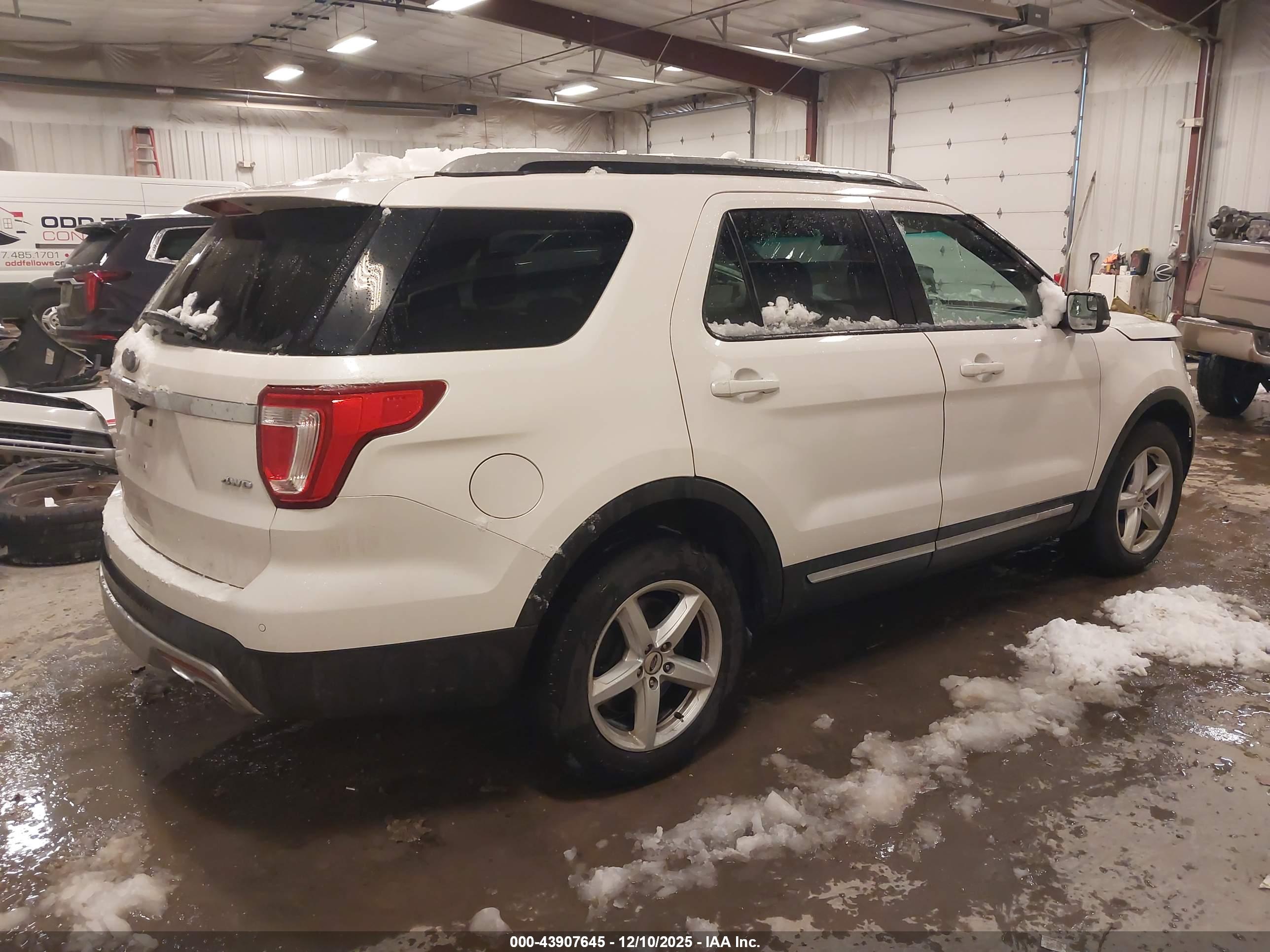 FORD EXPLORER image 4