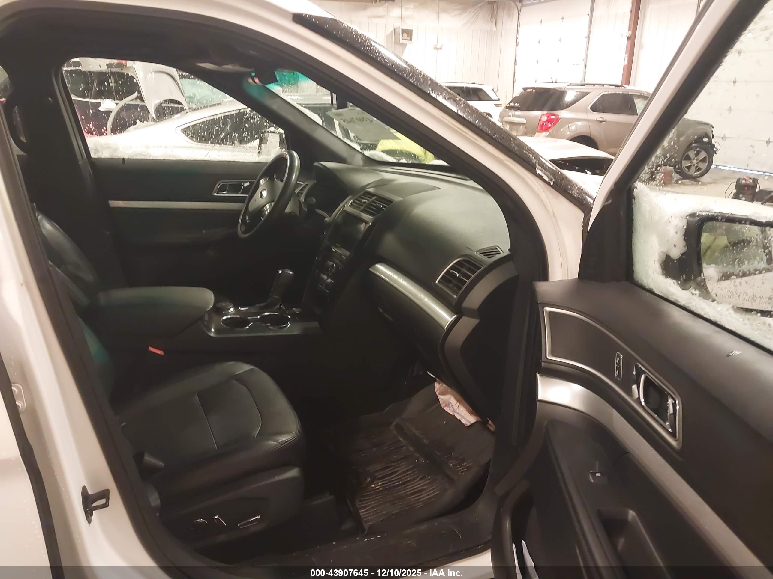 FORD EXPLORER image 5