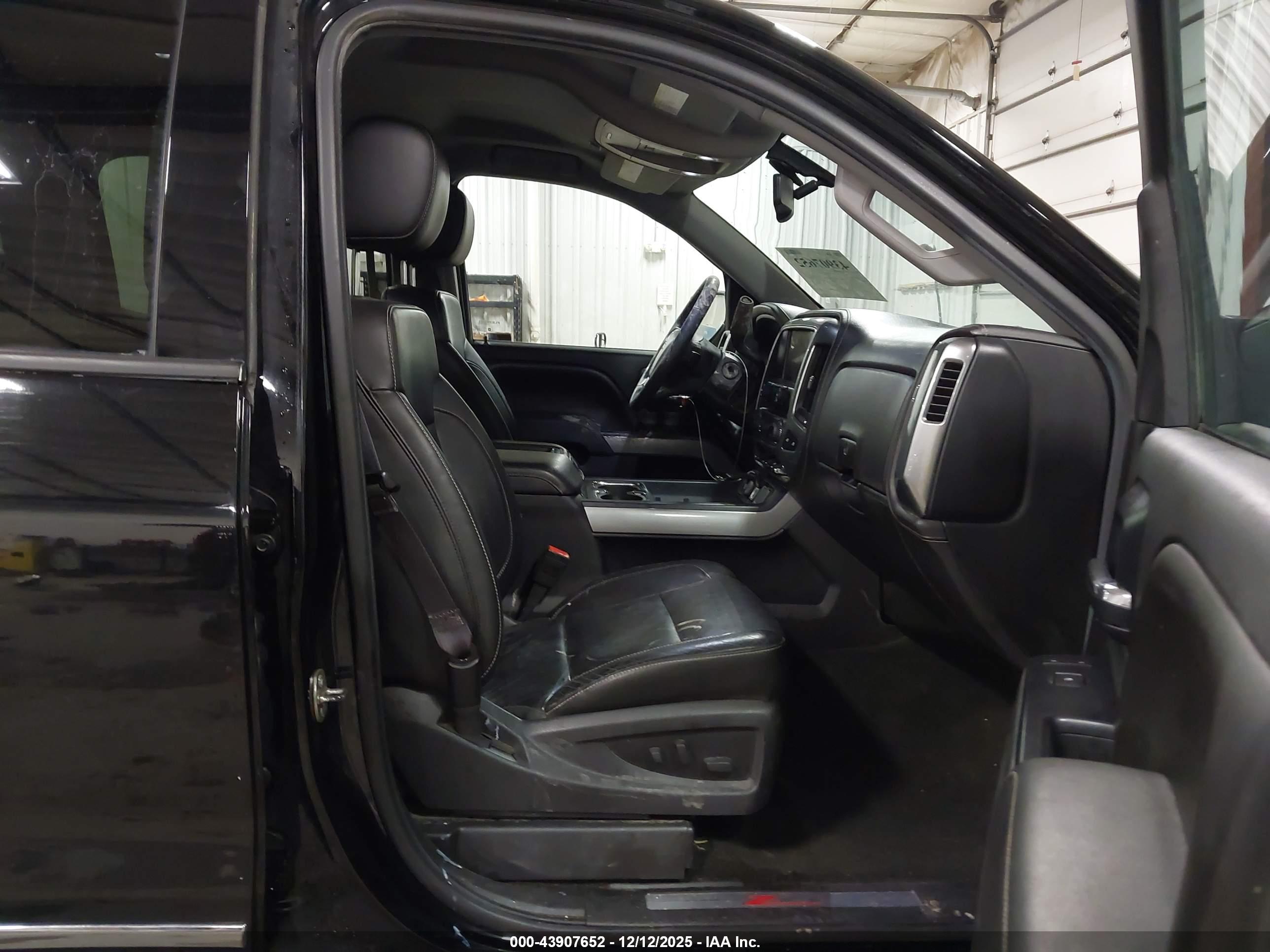CHEVROLET SILVERADO image 5