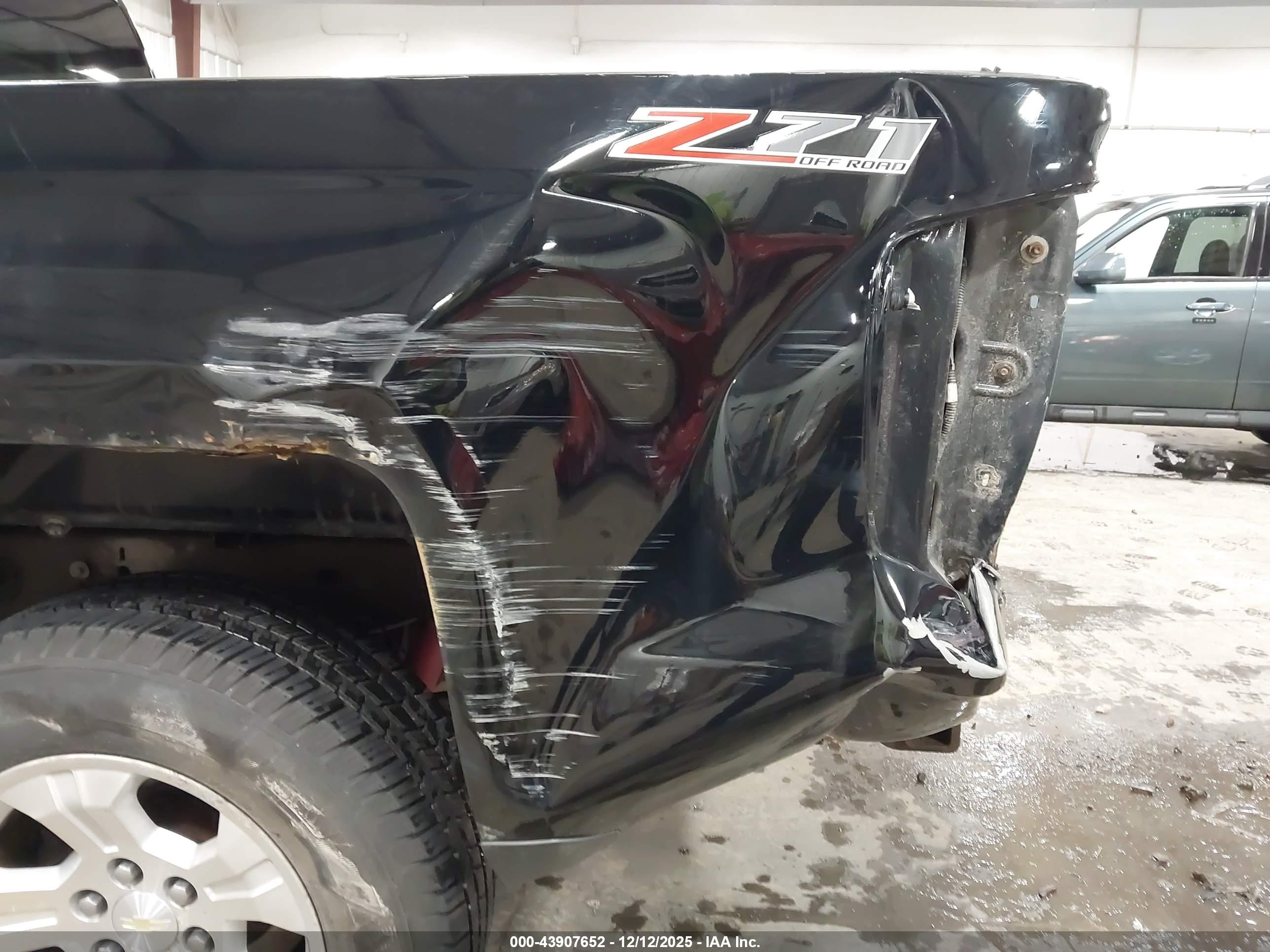 CHEVROLET SILVERADO image 6