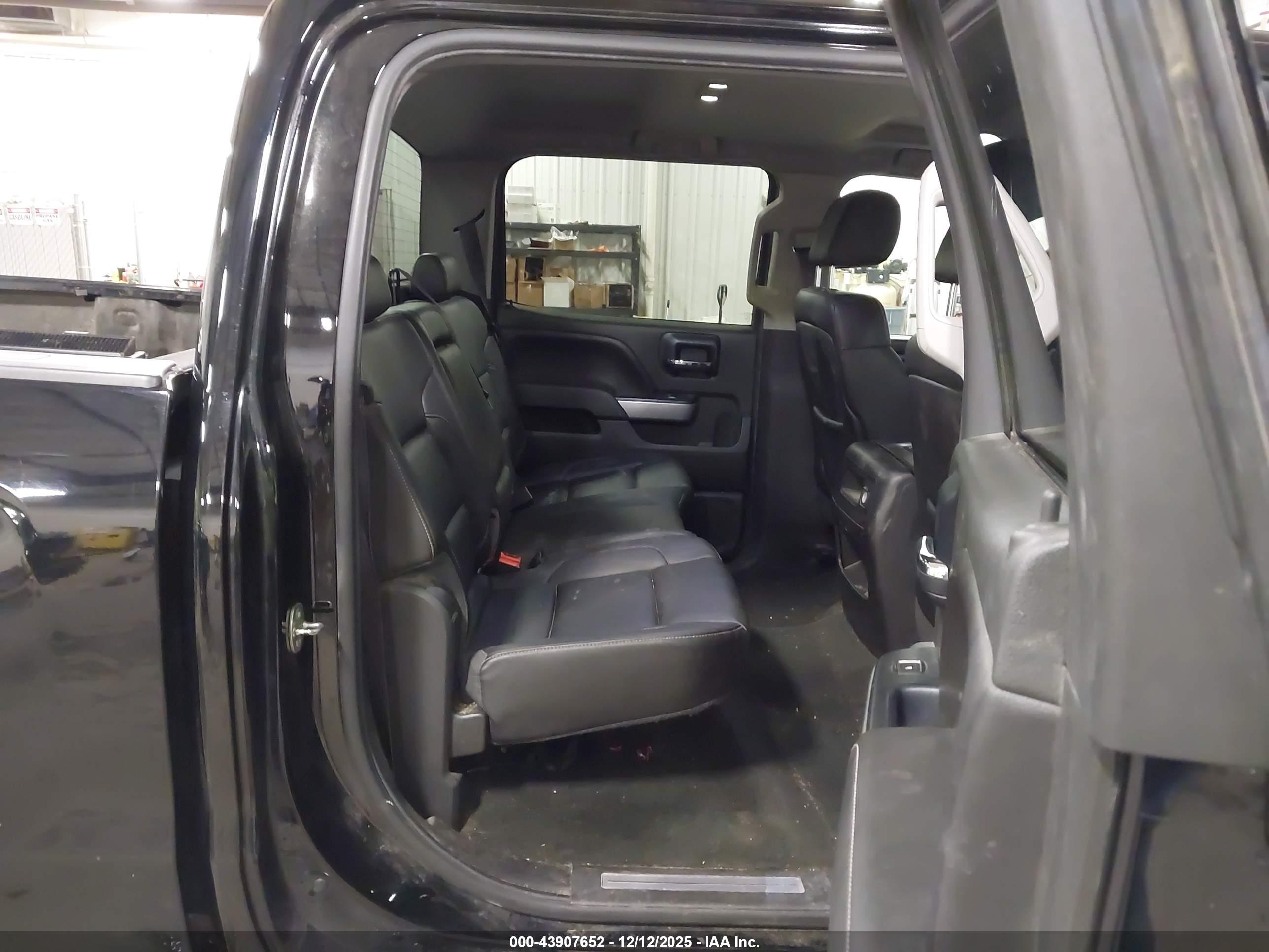 CHEVROLET SILVERADO image 8