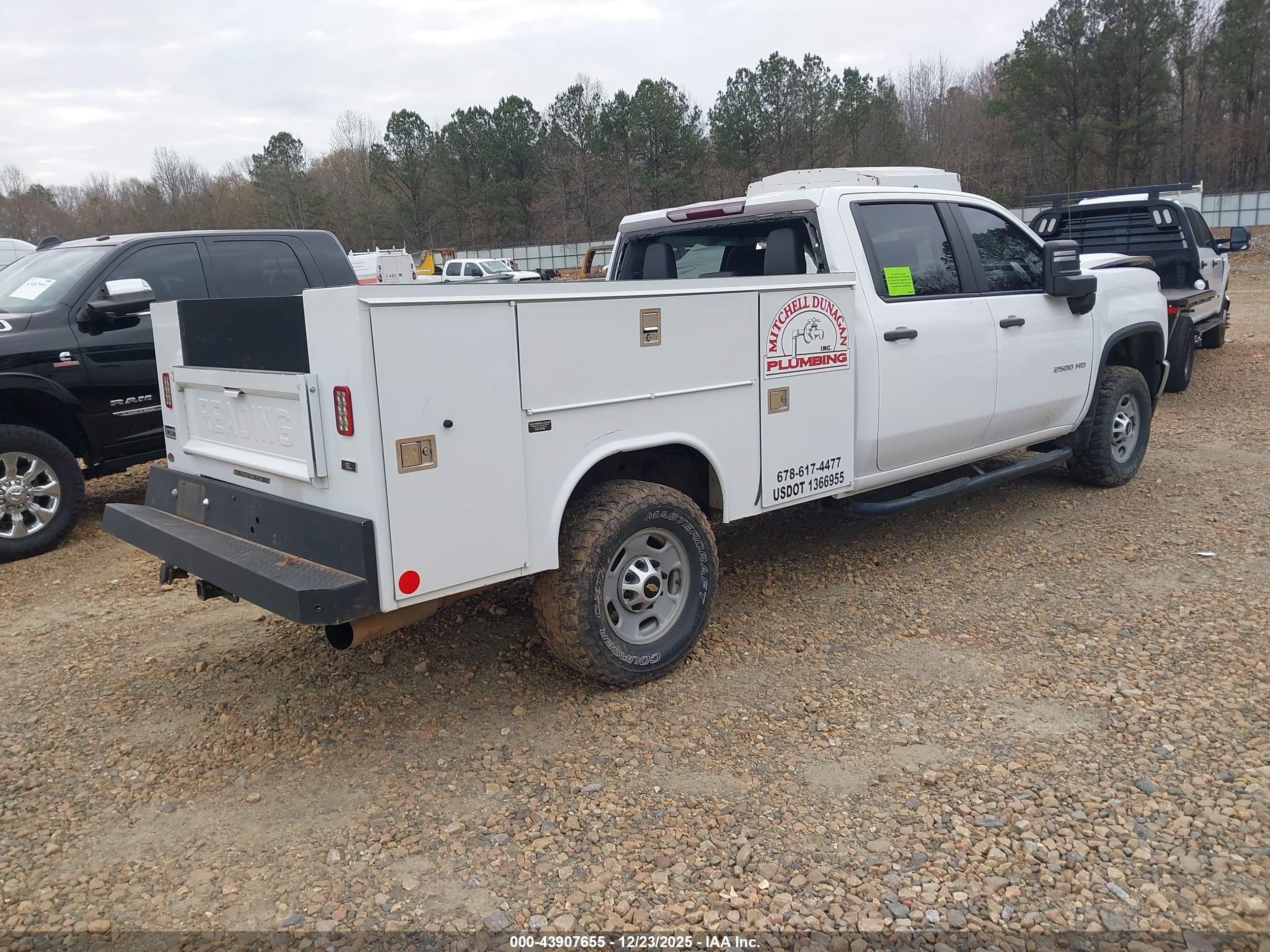 CHEVROLET SILVERADO image 4