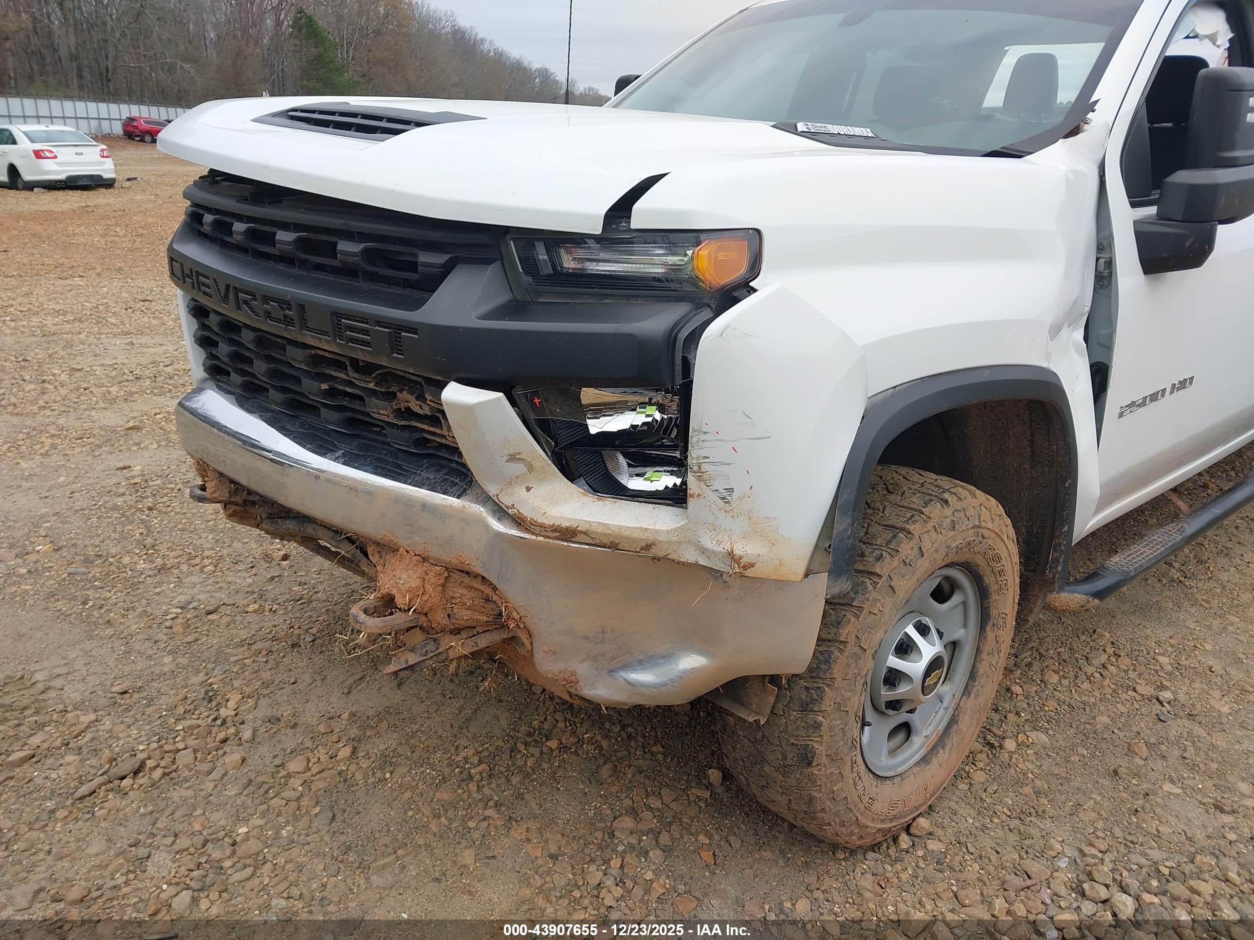 CHEVROLET SILVERADO image 6