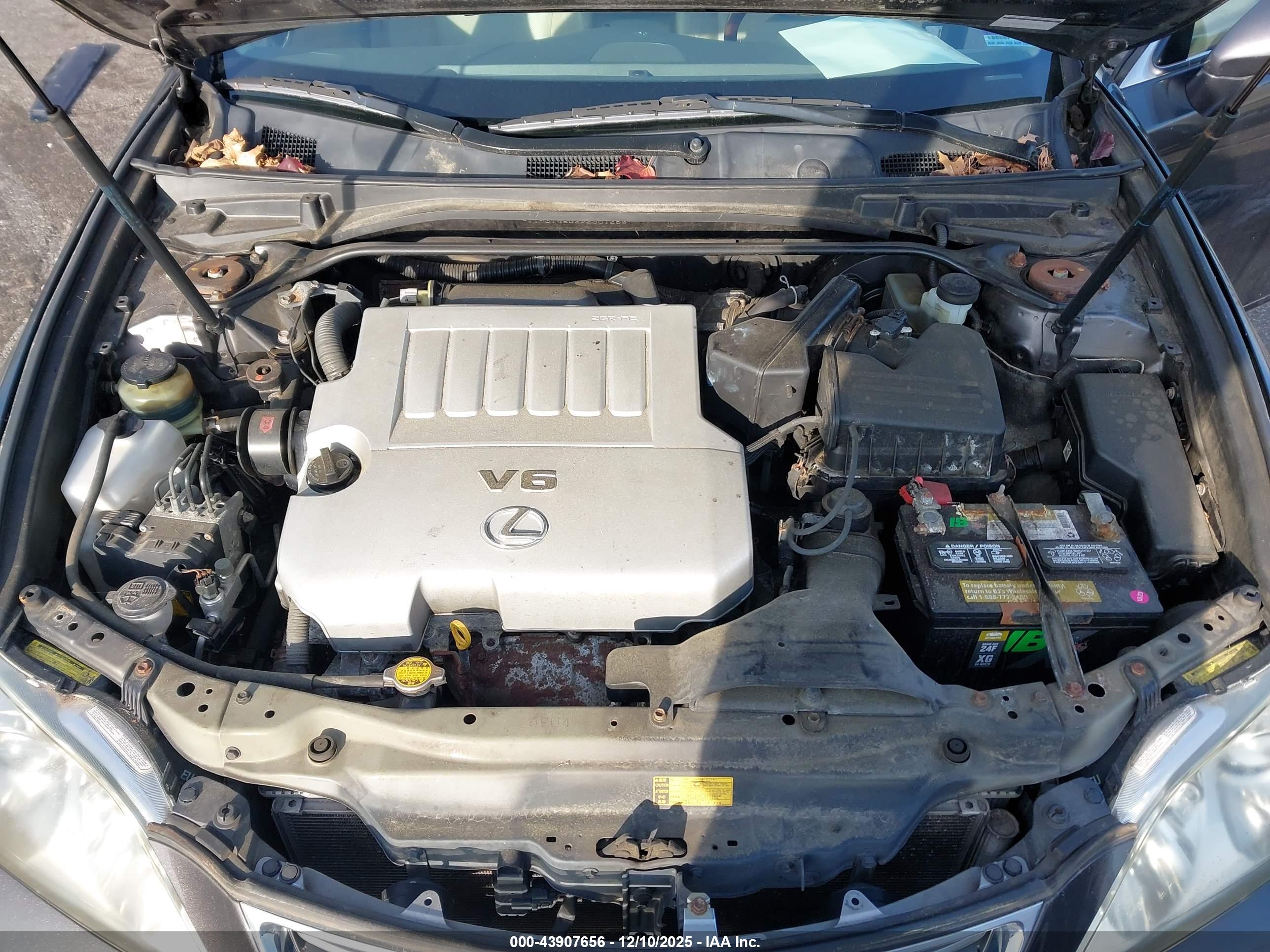 LEXUS ES image 10