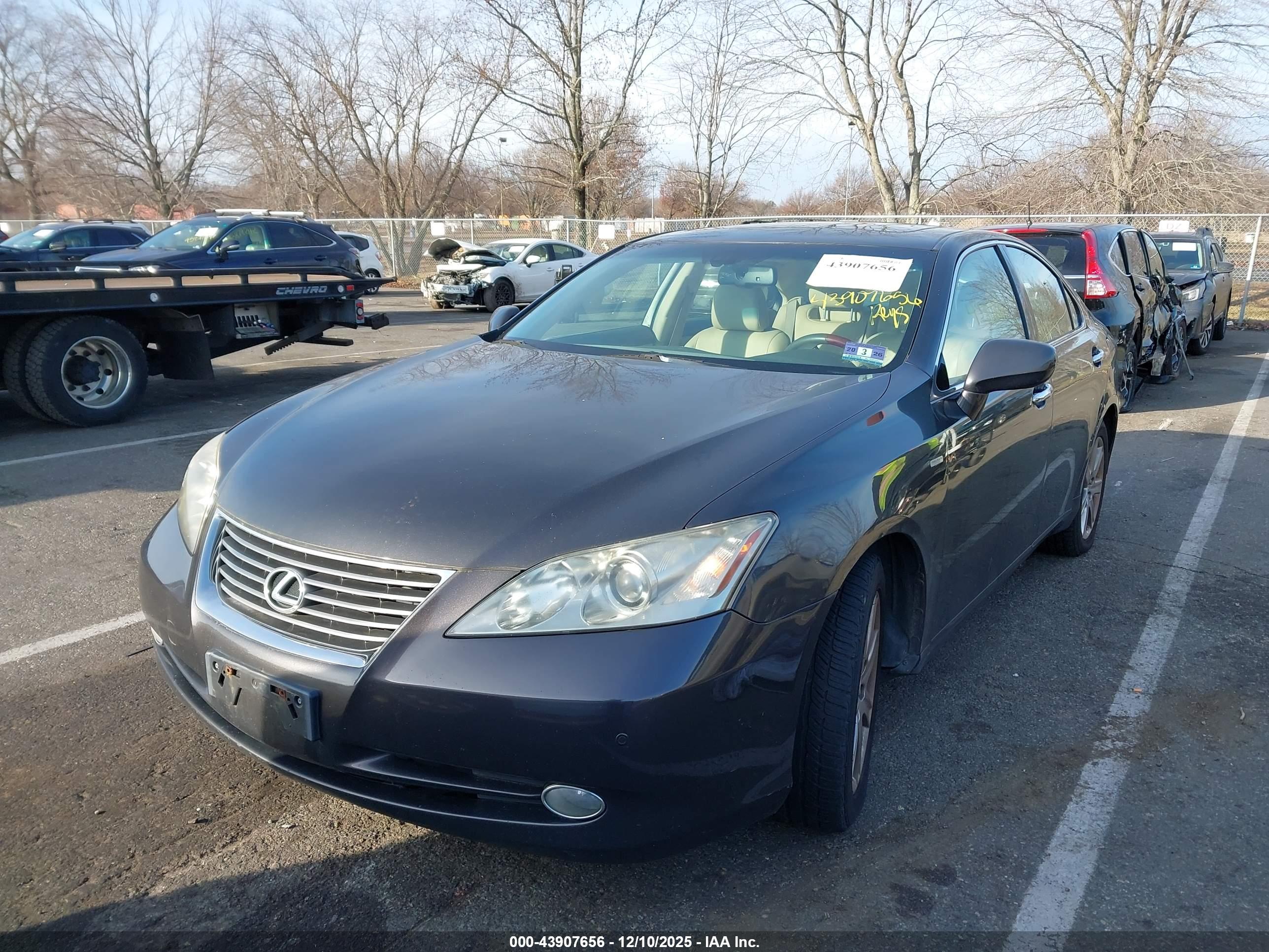 LEXUS ES image 2