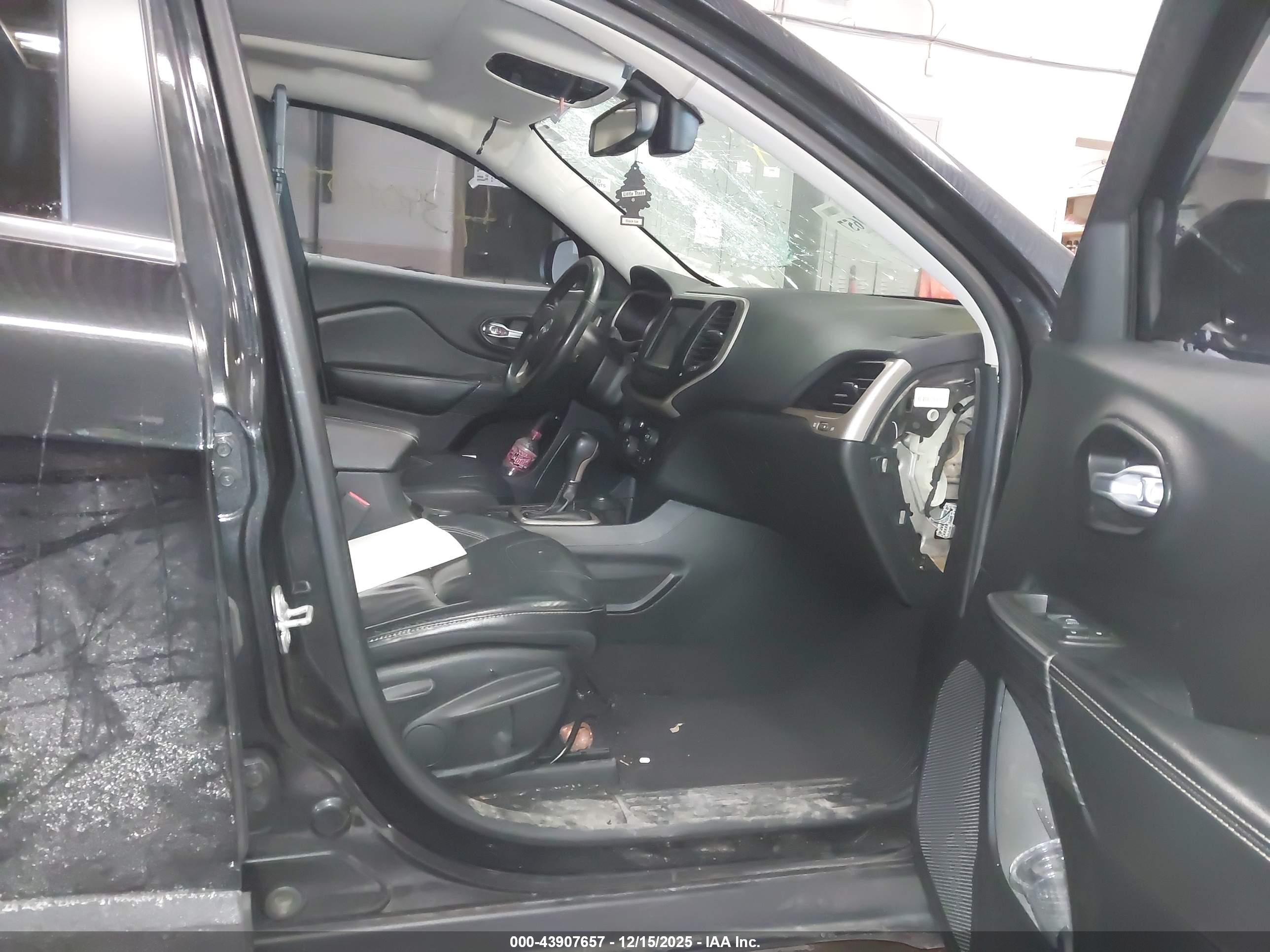 JEEP CHEROKEE image 5