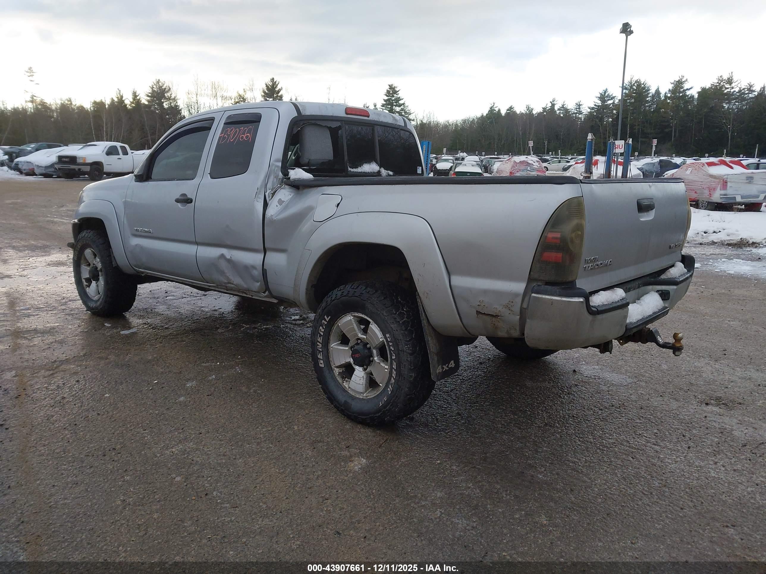 TOYOTA TACOMA image 3