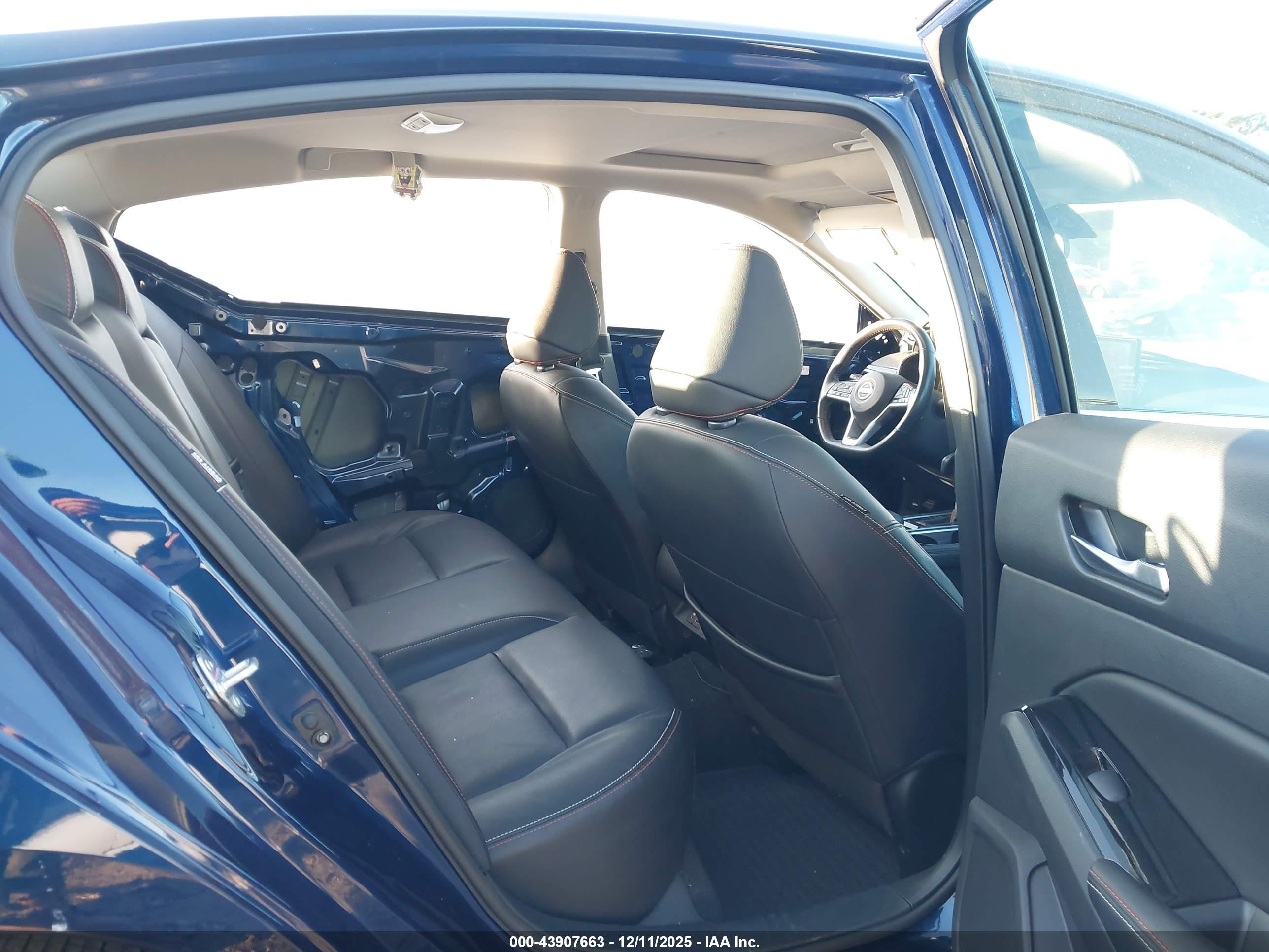 NISSAN ALTIMA image 8