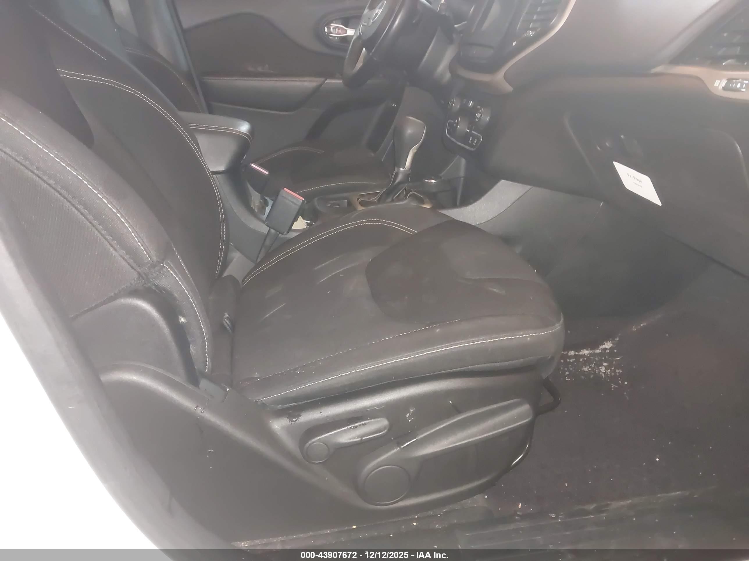 JEEP CHEROKEE image 5