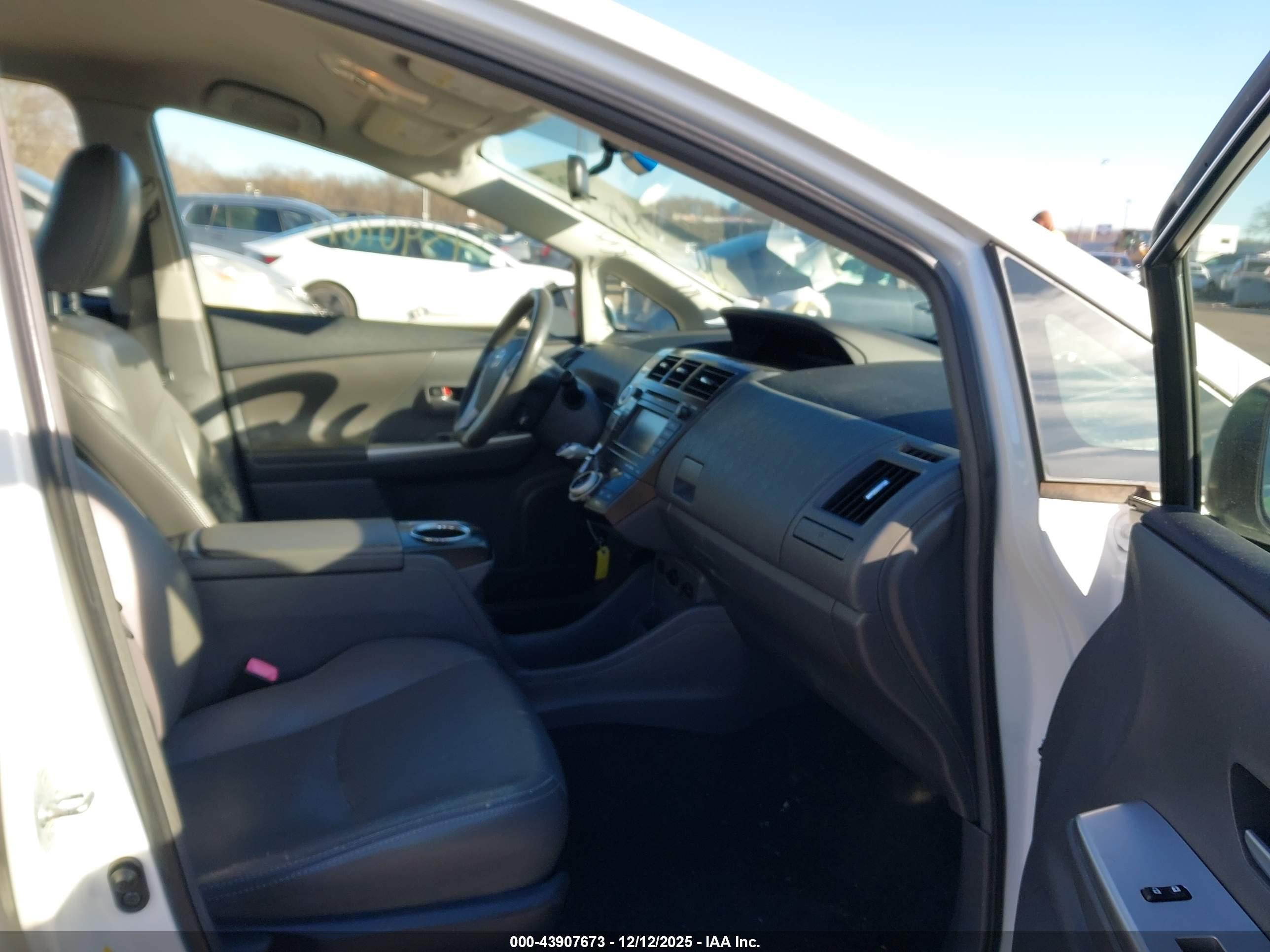 TOYOTA PRIUS image 5