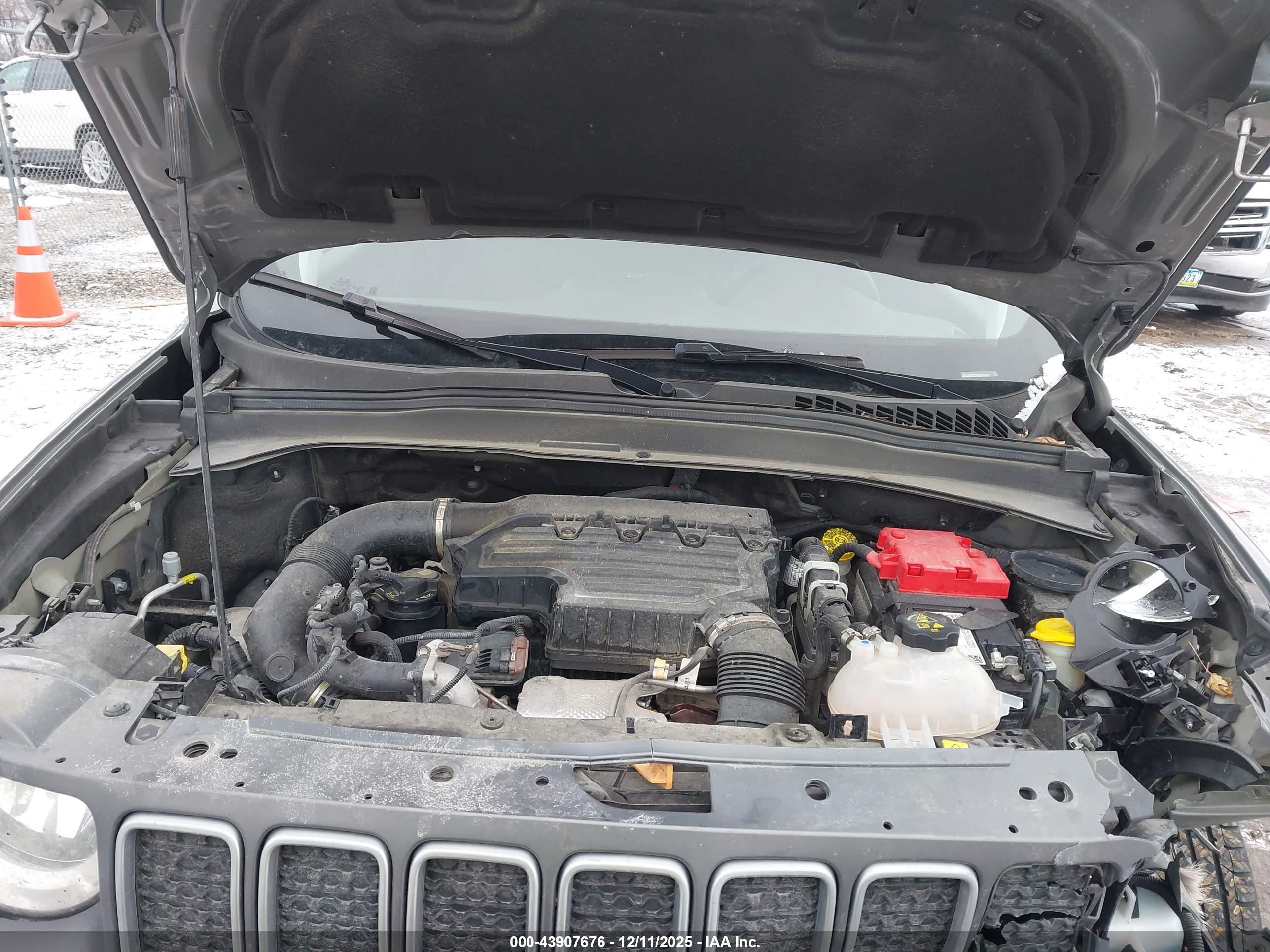 JEEP RENEGADE image 10