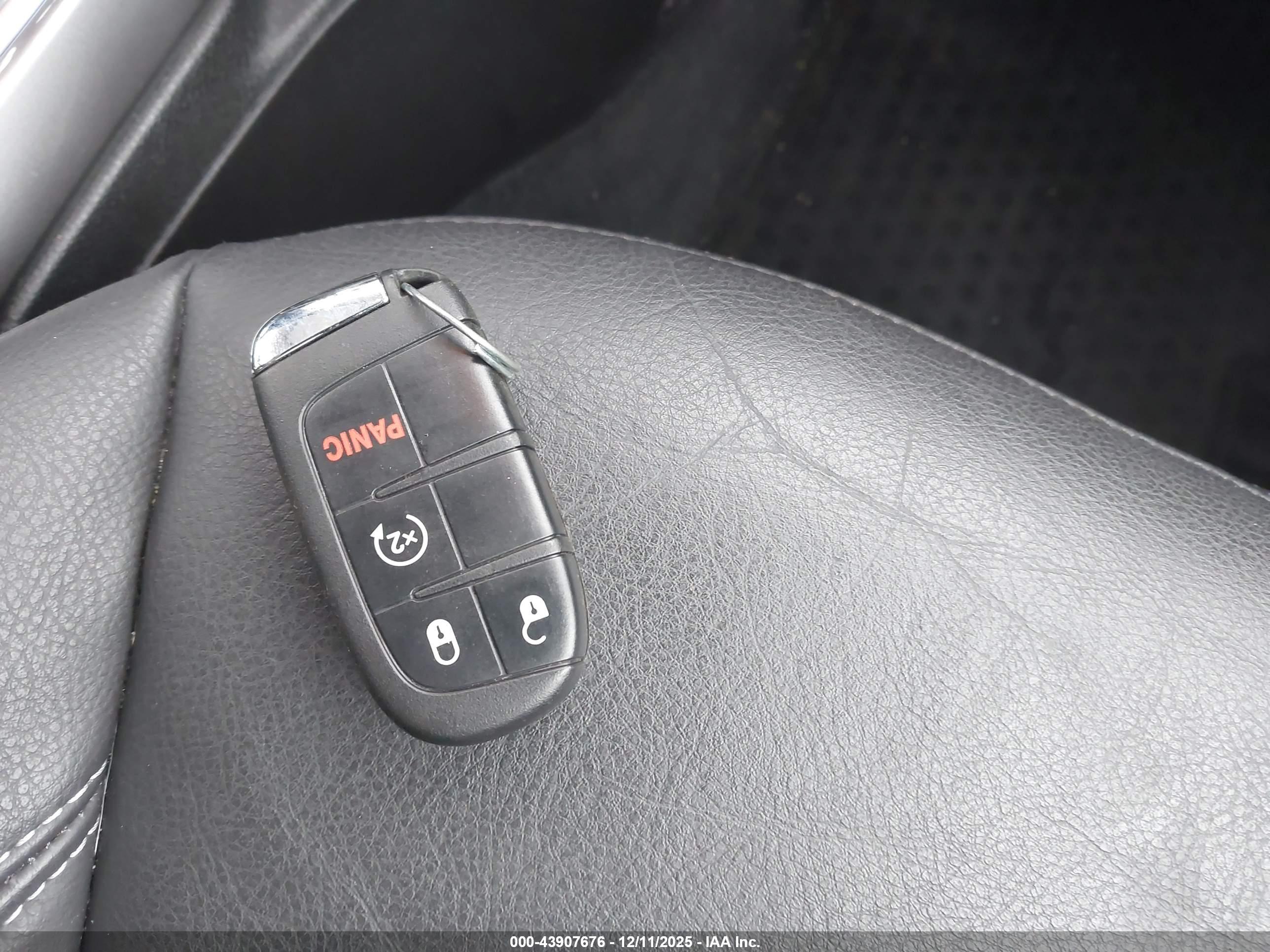 JEEP RENEGADE image 11