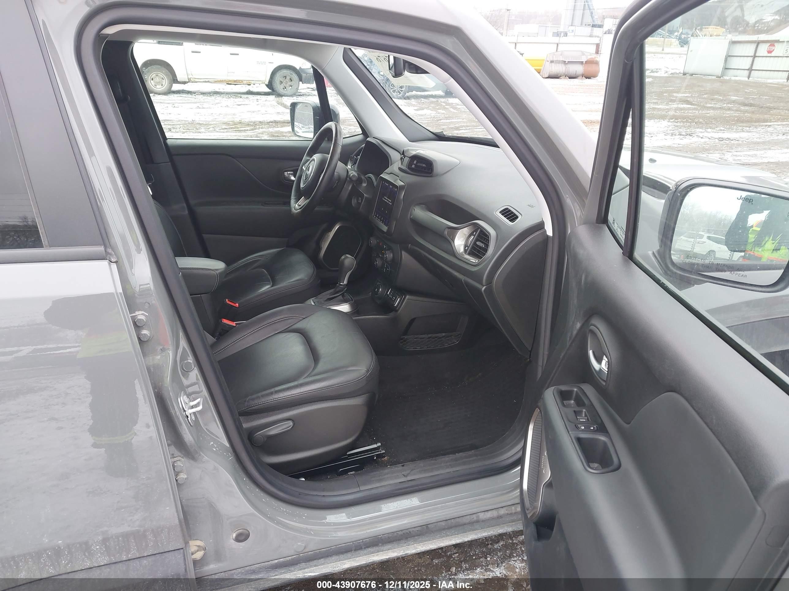 JEEP RENEGADE image 5