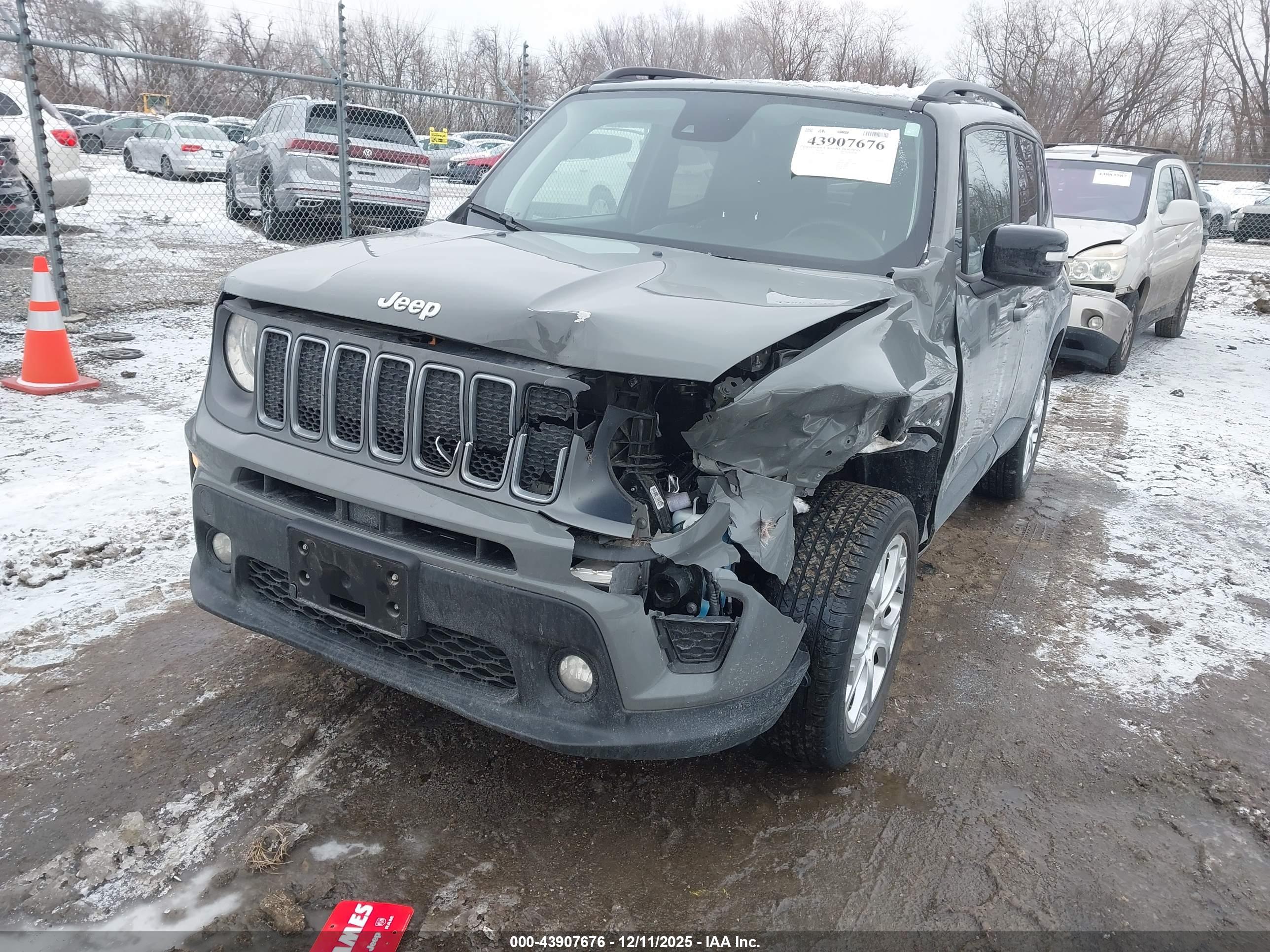 JEEP RENEGADE image 6