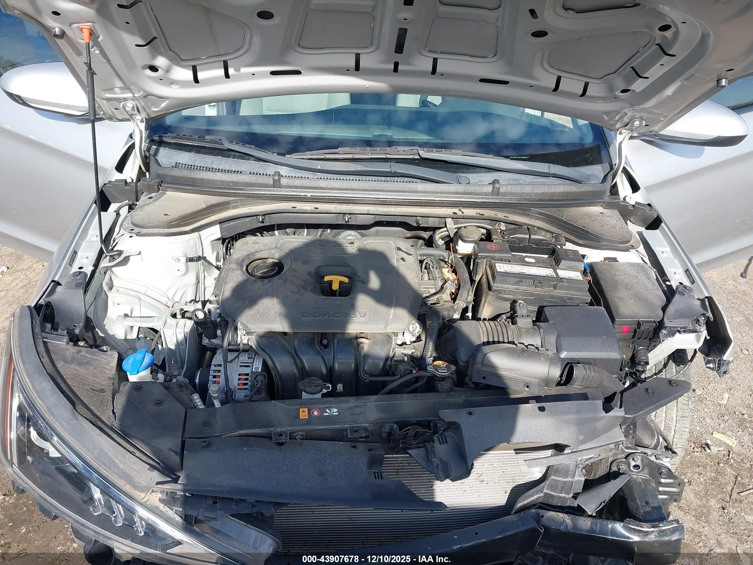 HYUNDAI ELANTRA image 10