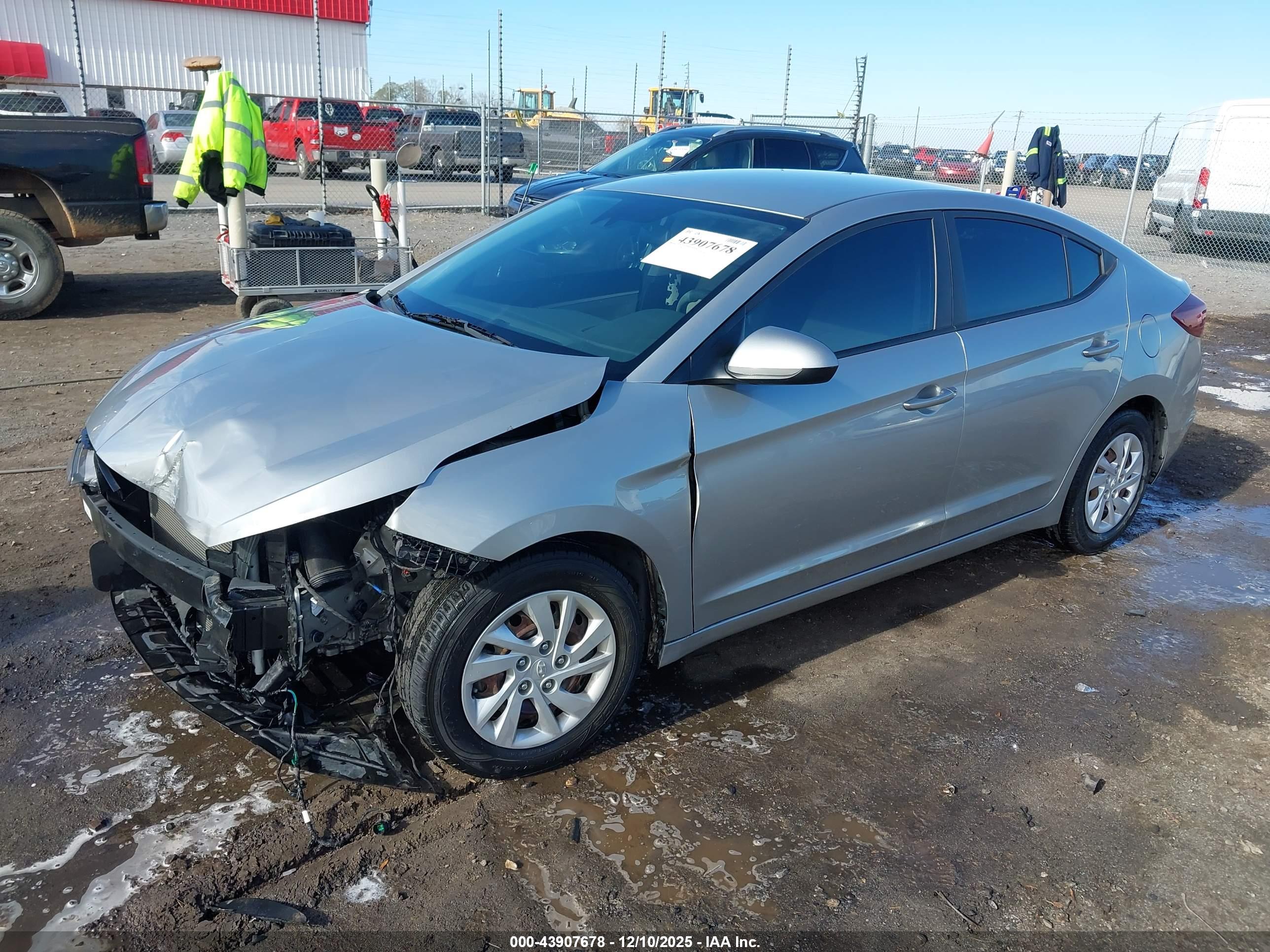 HYUNDAI ELANTRA image 2