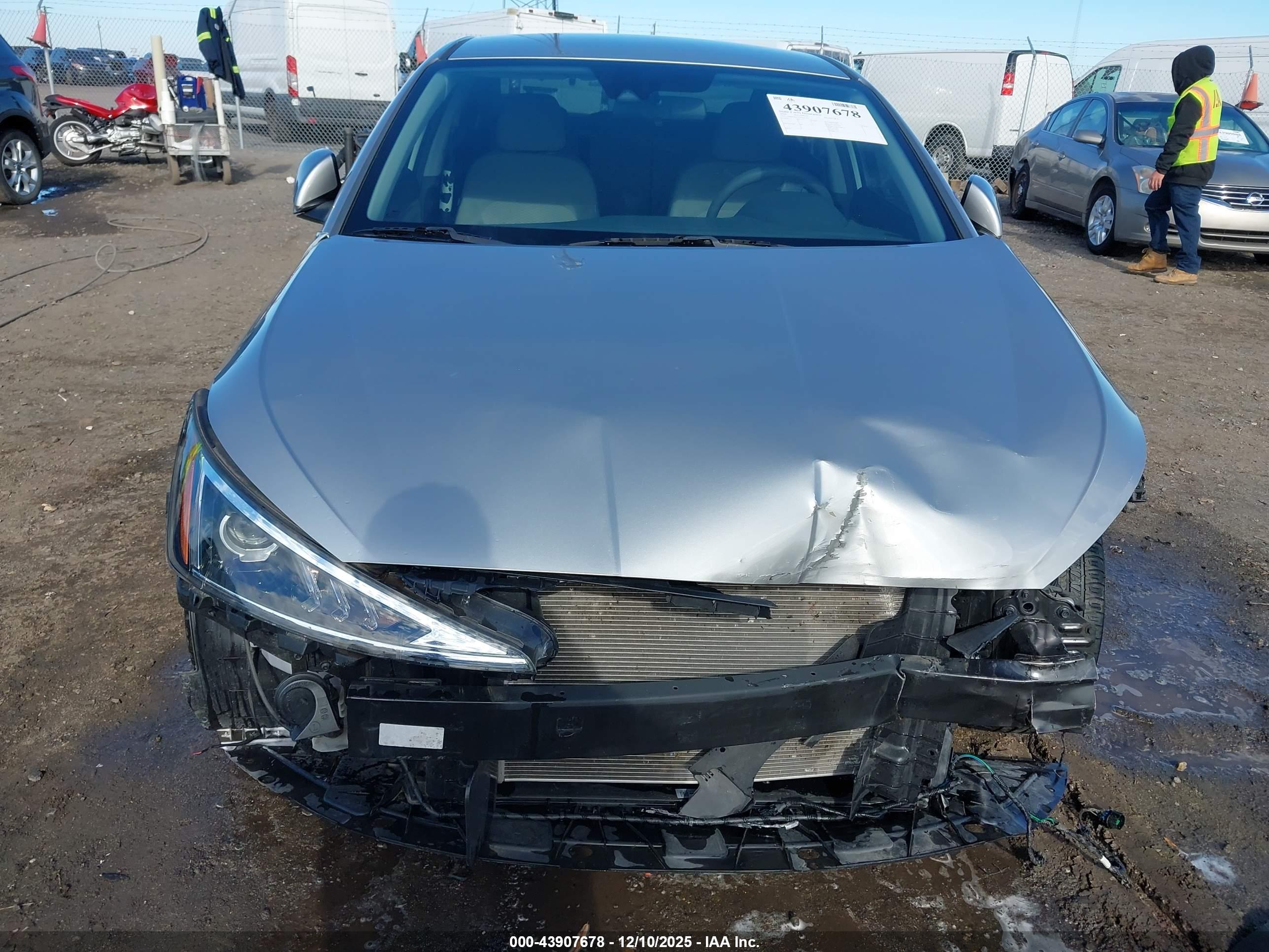 HYUNDAI ELANTRA image 6