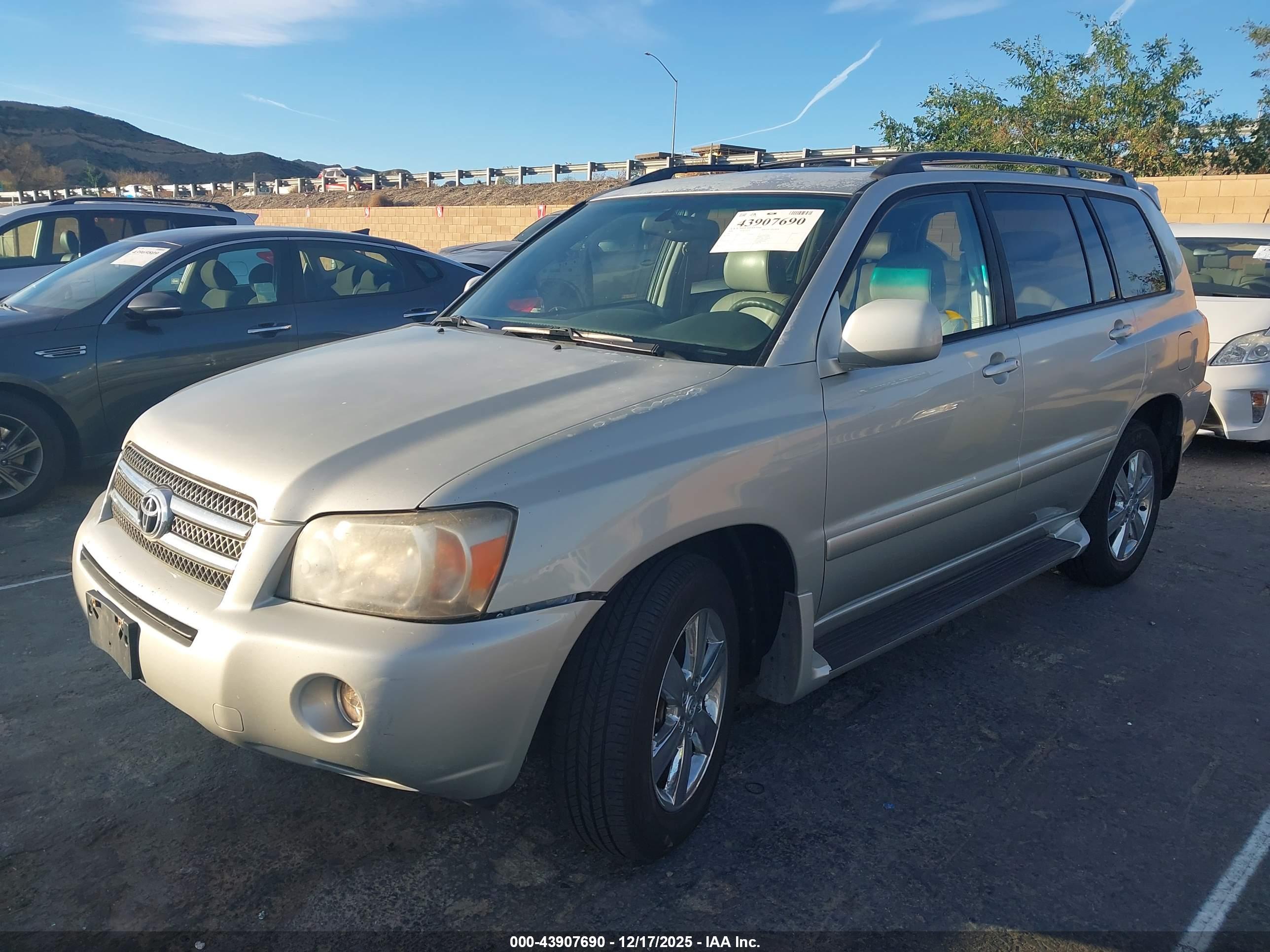 TOYOTA HIGHLANDER image 2
