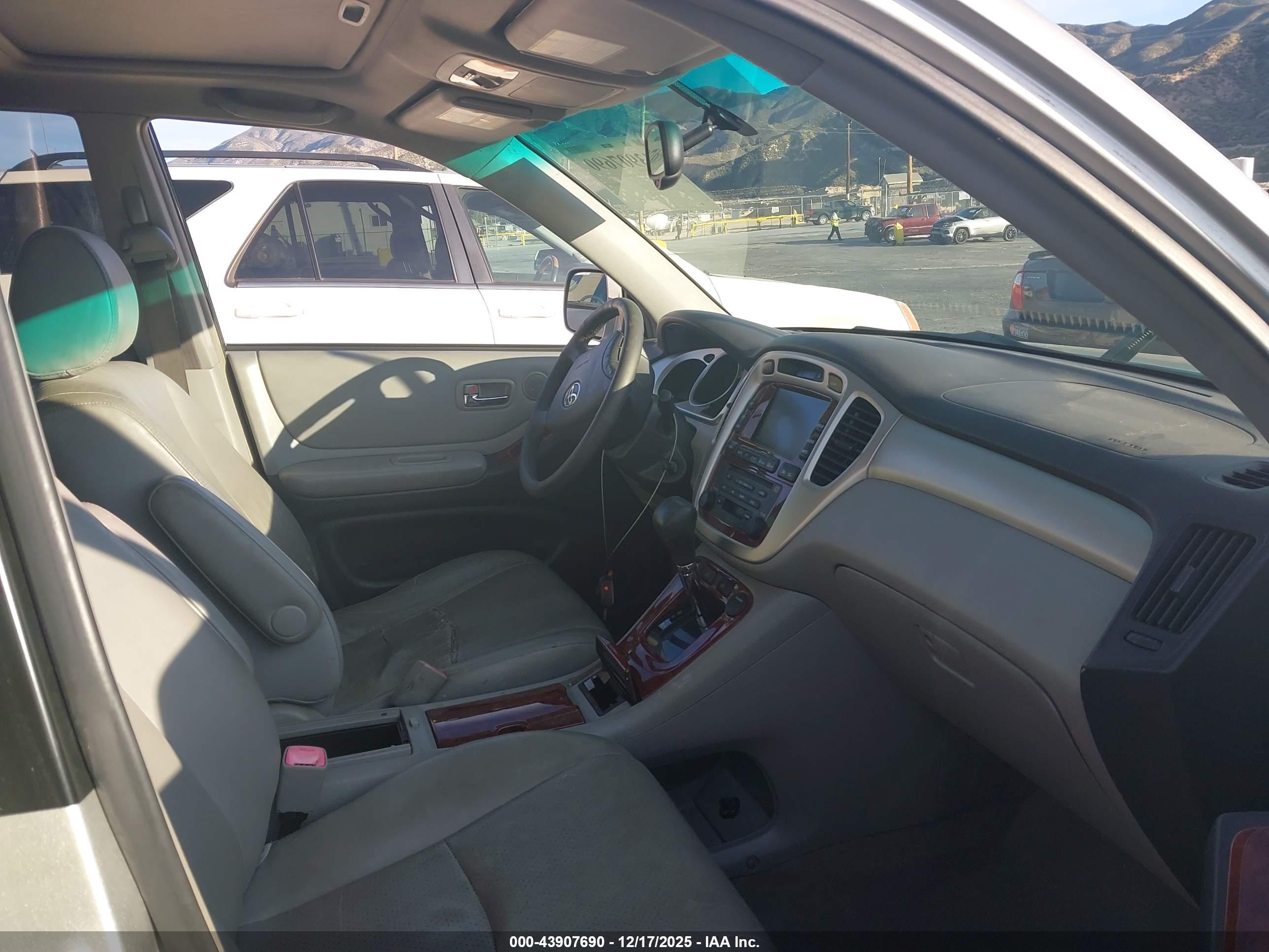 TOYOTA HIGHLANDER image 5