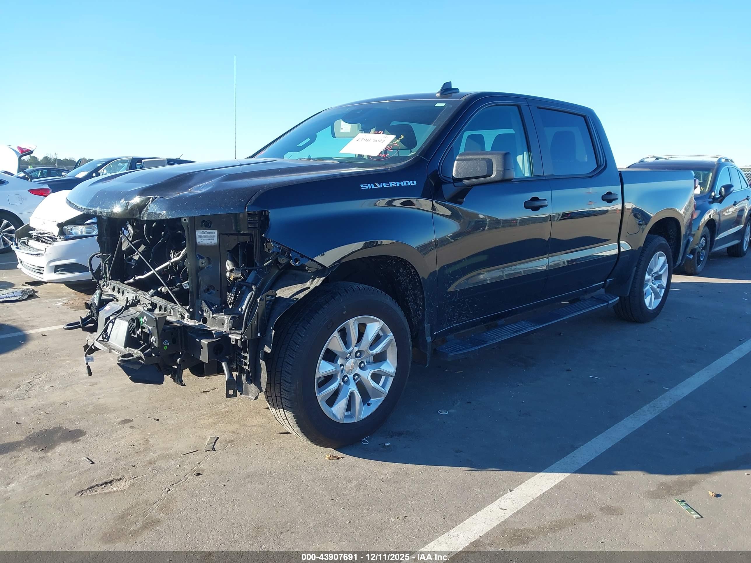 CHEVROLET SILVERADO image 2