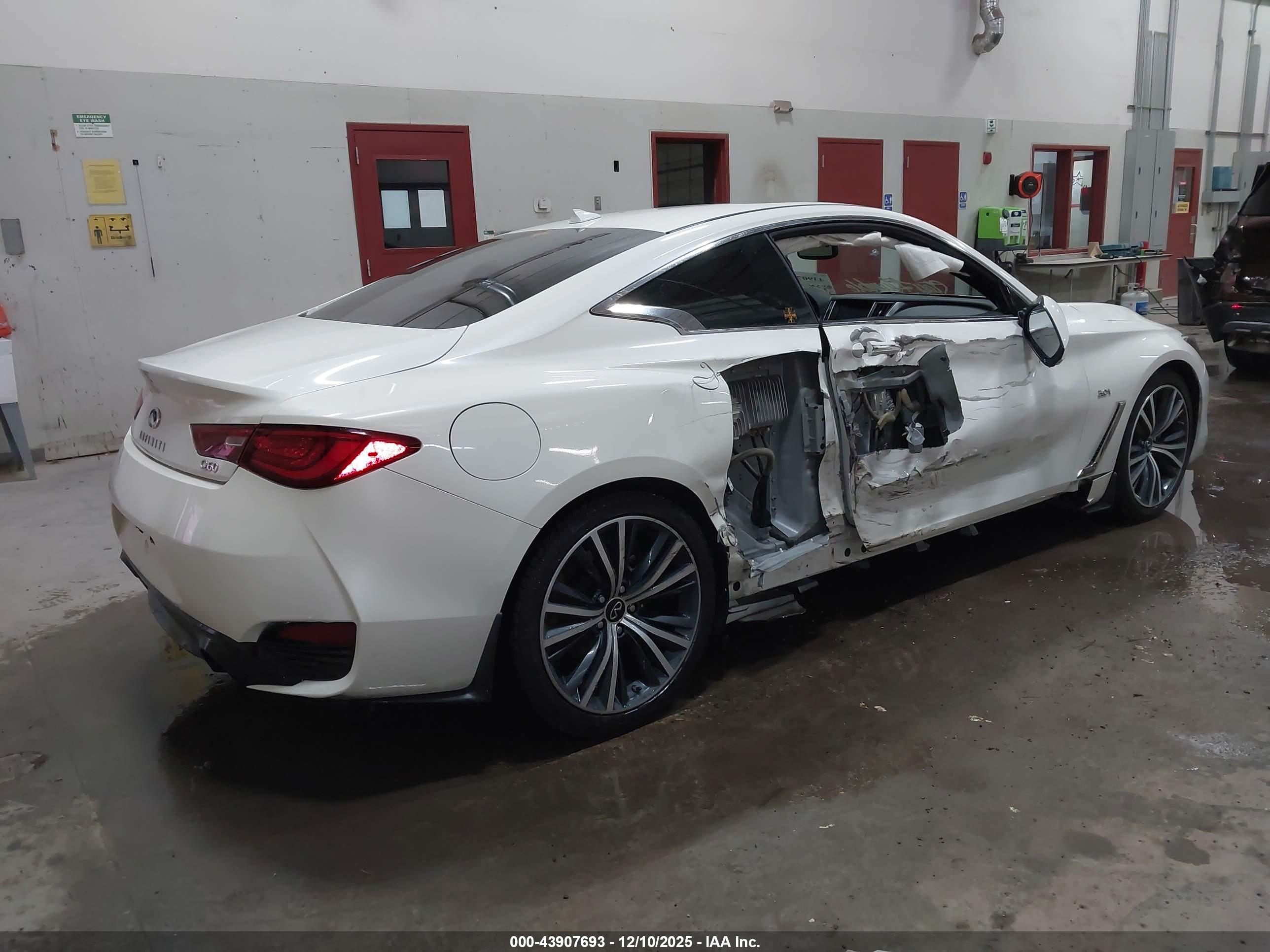 INFINITI Q60 image 4