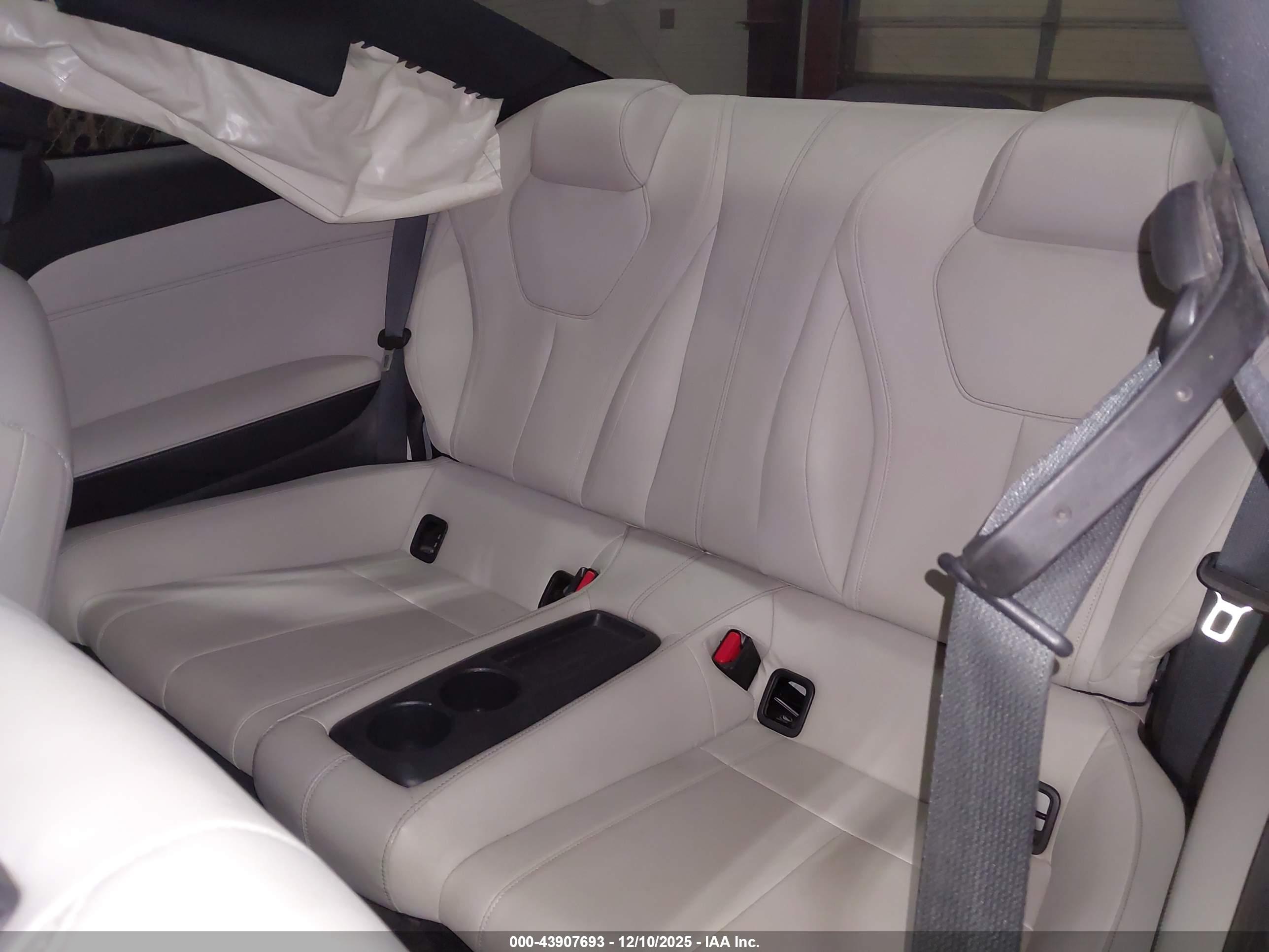 INFINITI Q60 image 8