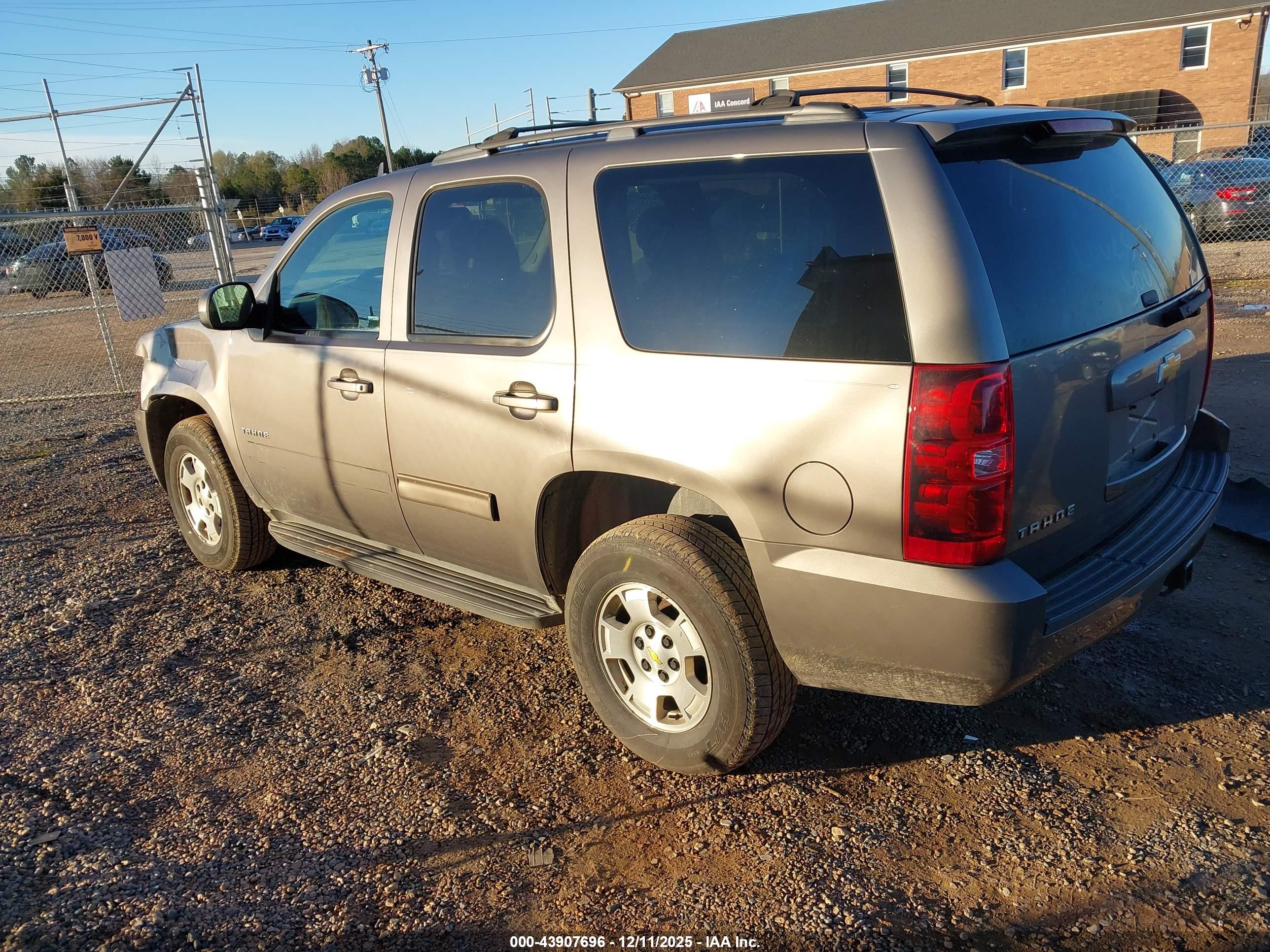 CHEVROLET TAHOE image 3