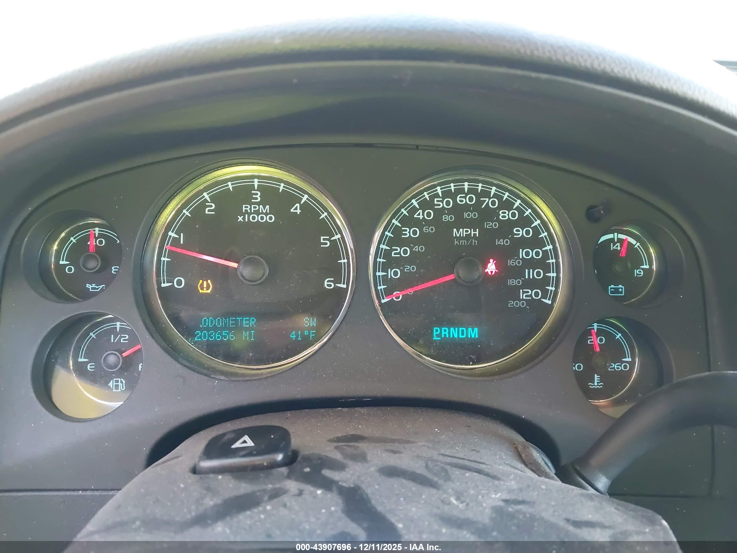 CHEVROLET TAHOE image 7