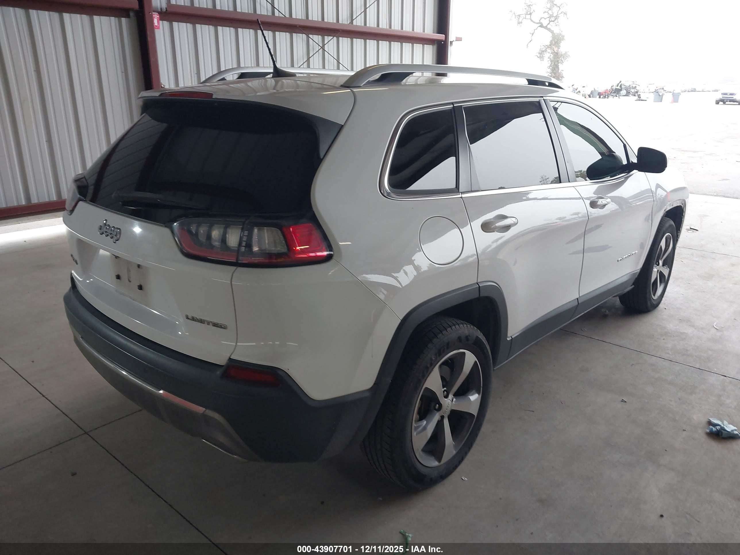 JEEP CHEROKEE image 4