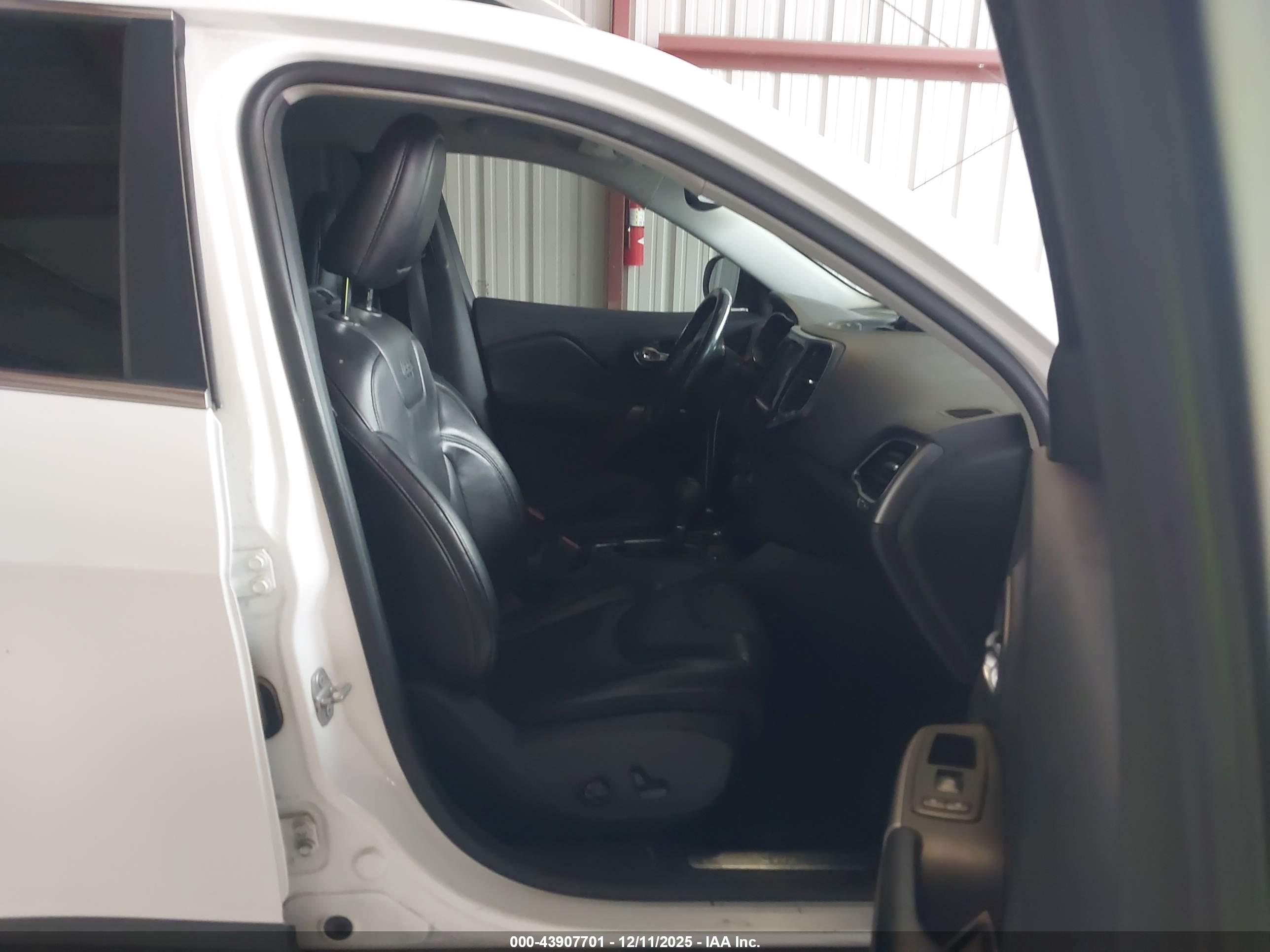 JEEP CHEROKEE image 5