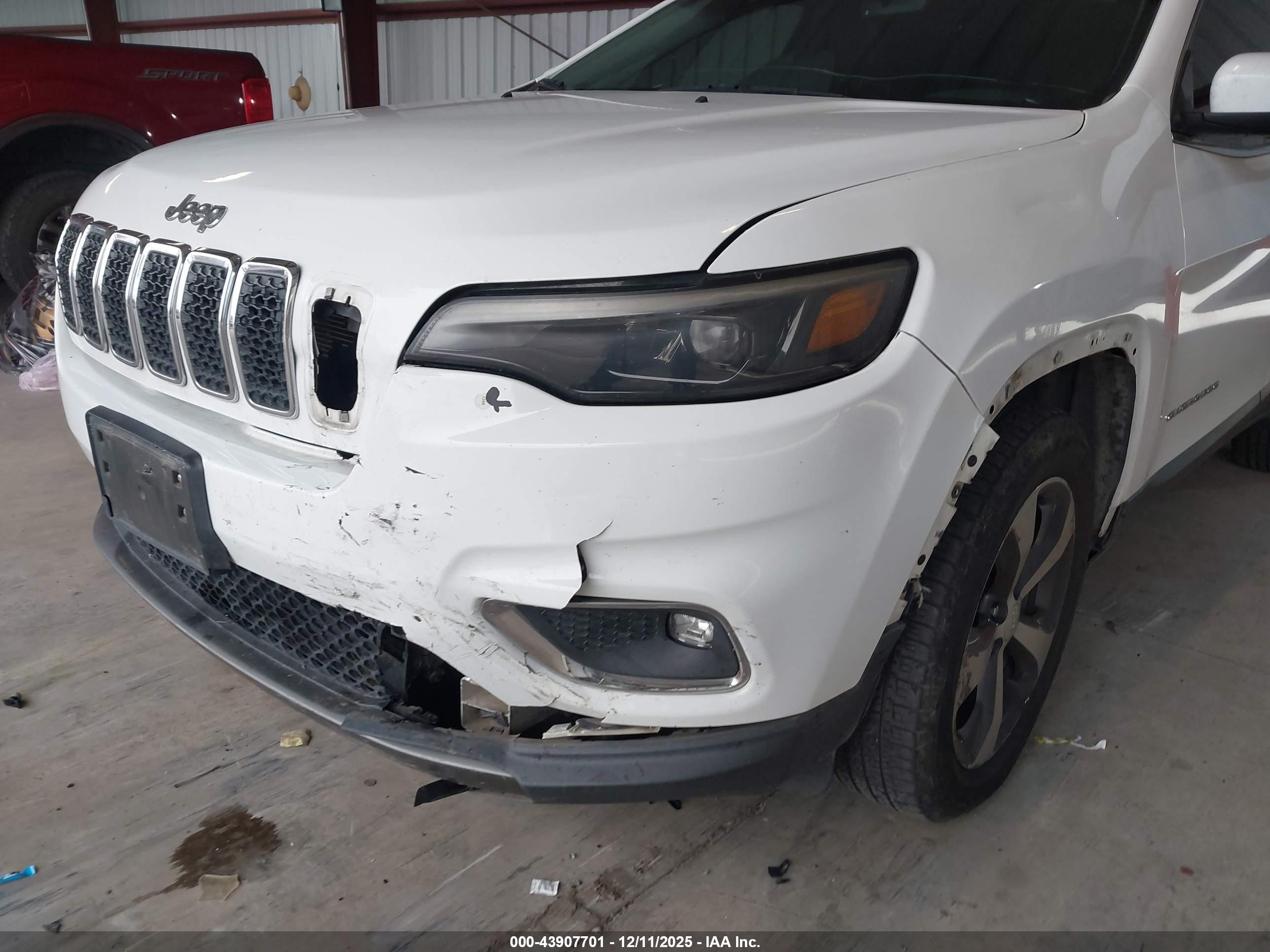 JEEP CHEROKEE image 6