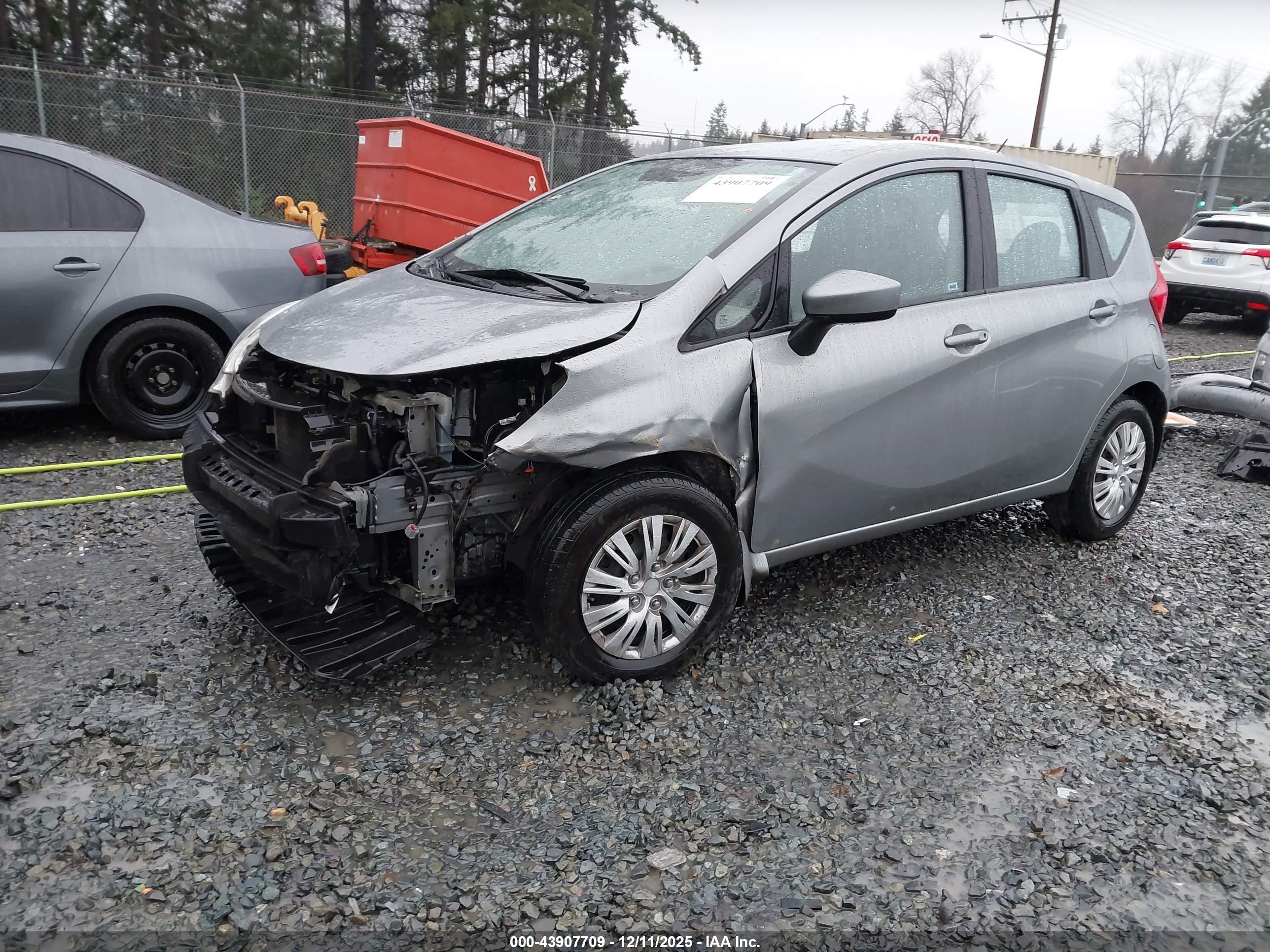NISSAN VERSA image 2