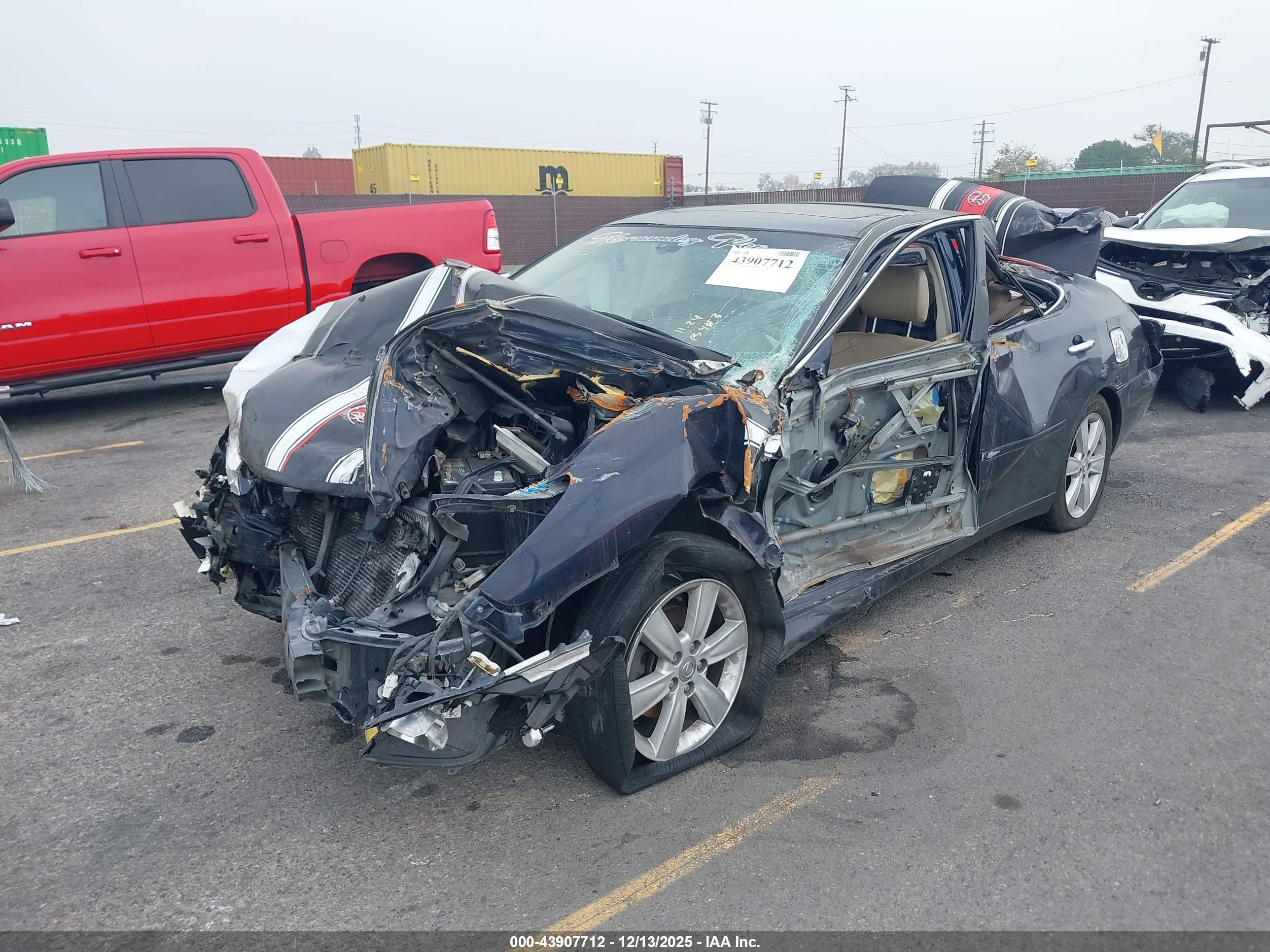 LEXUS ES image 2