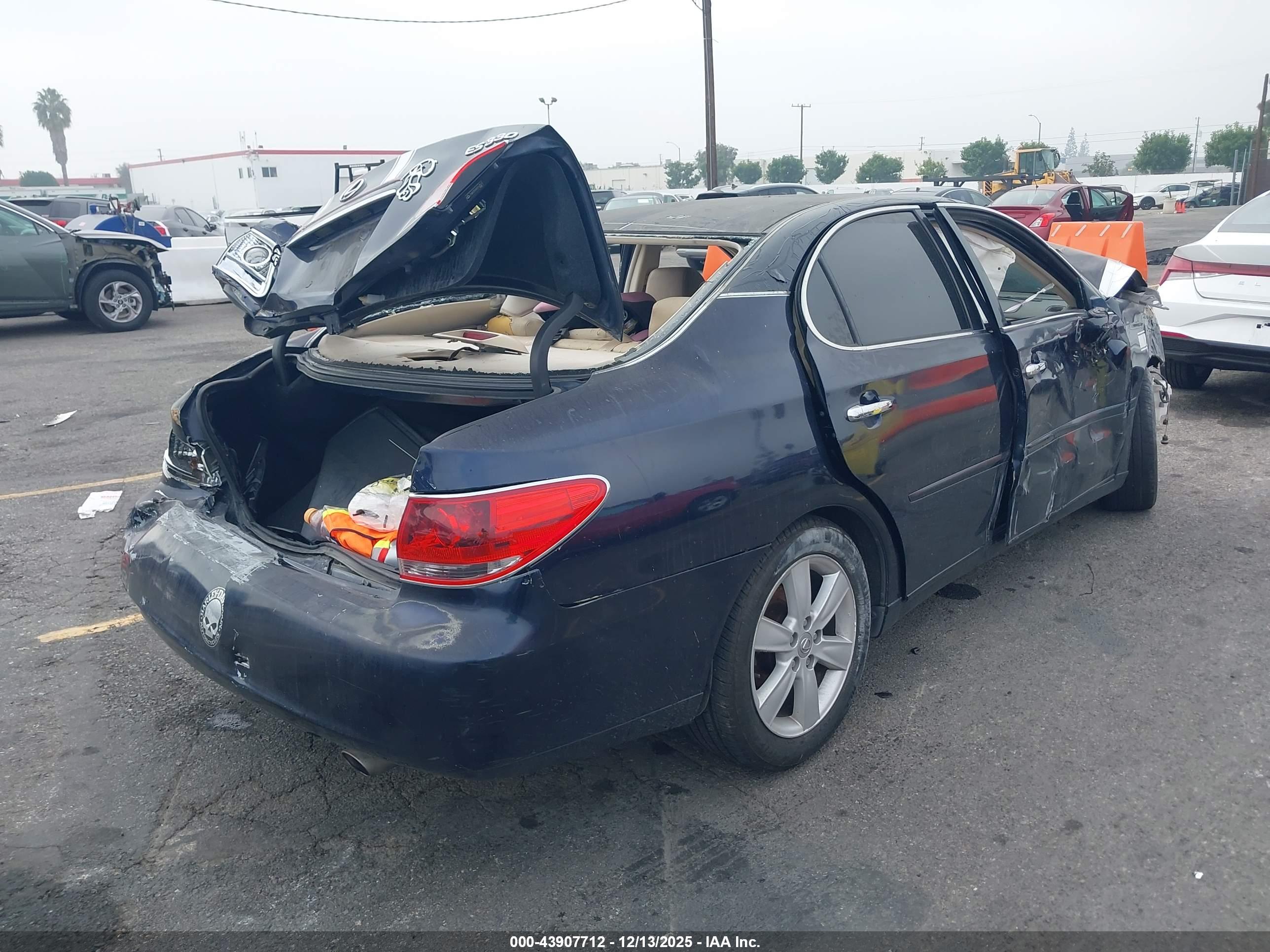 LEXUS ES image 4