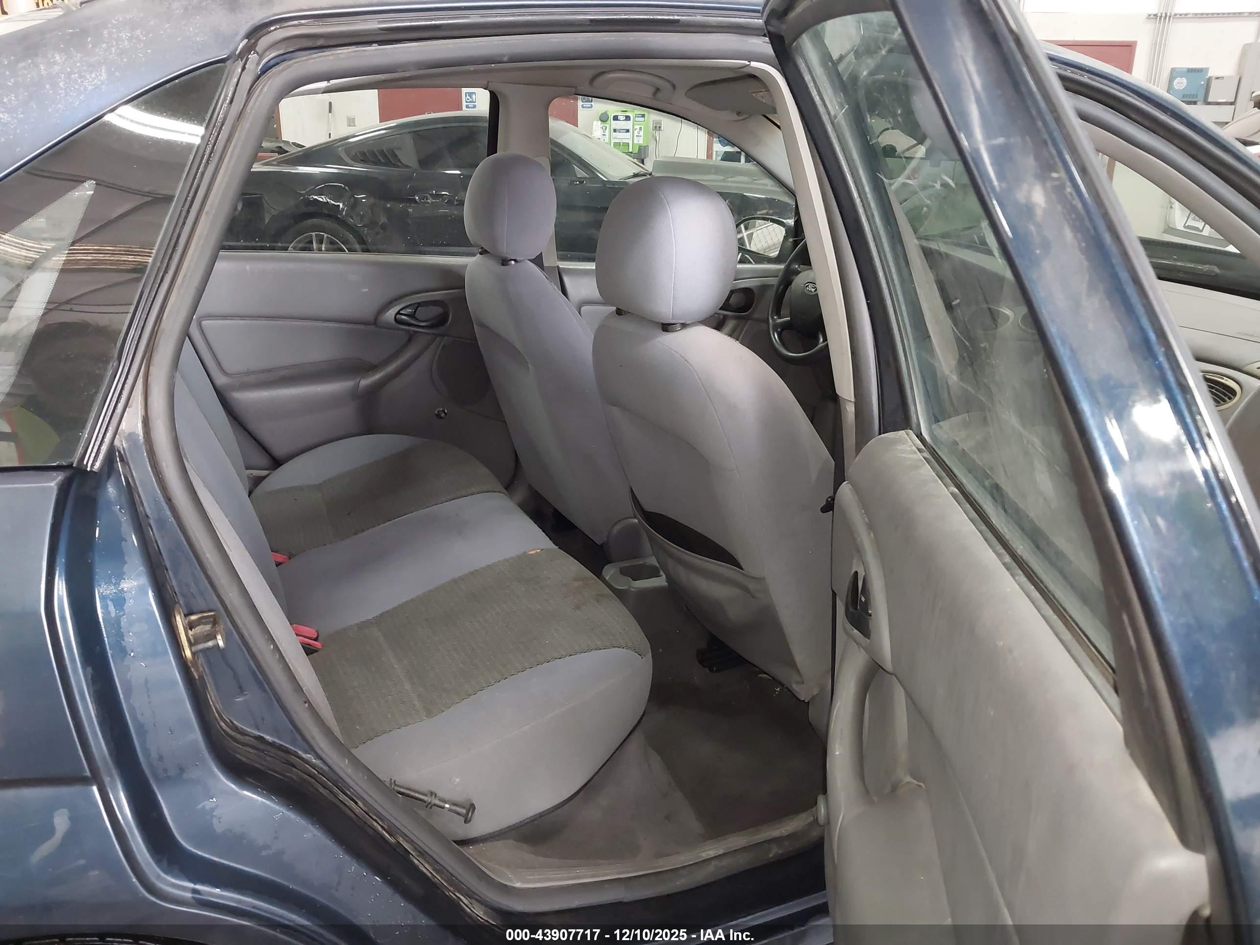 FORD FOCUS image 8