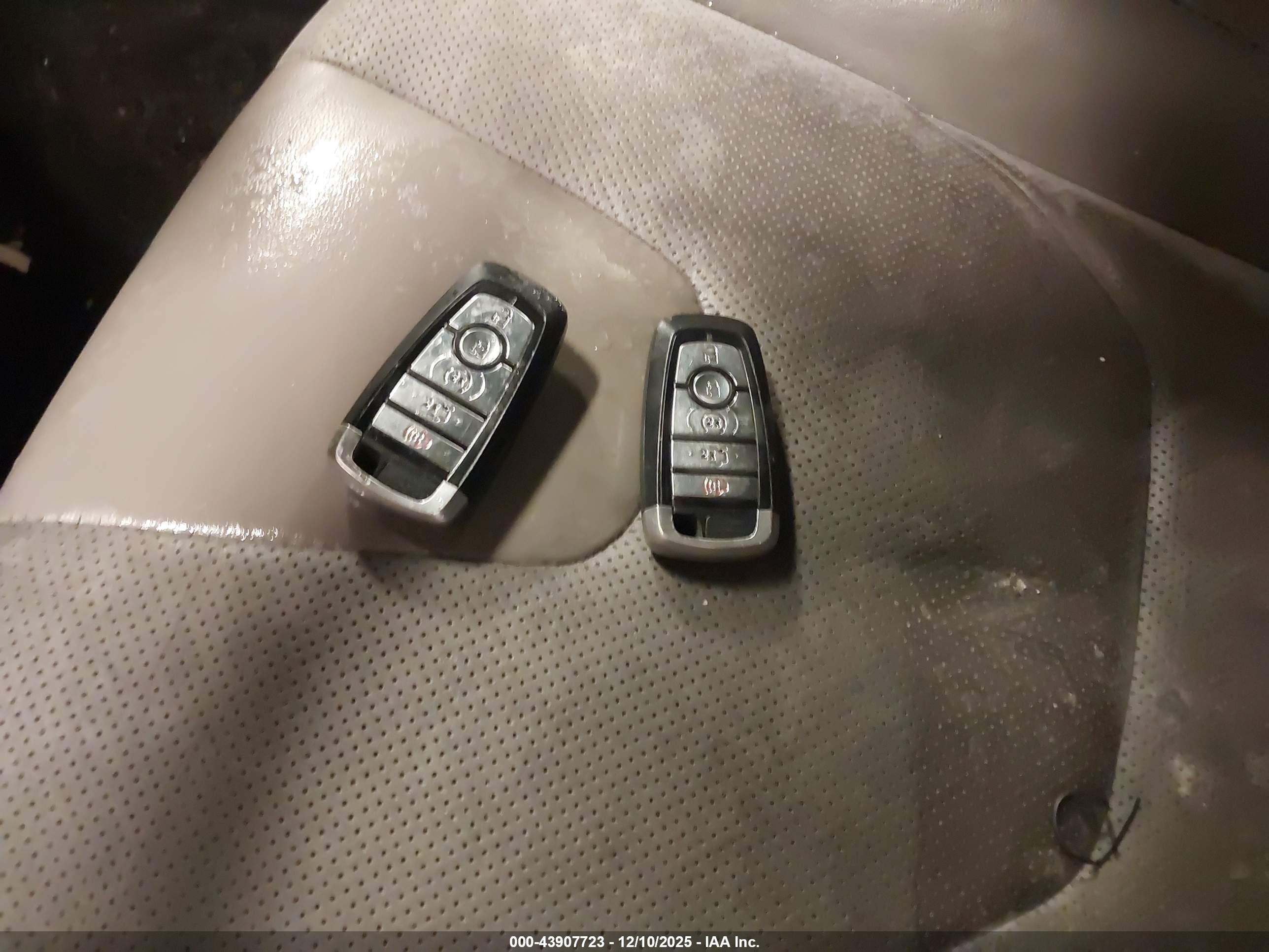 FORD FUSION image 11