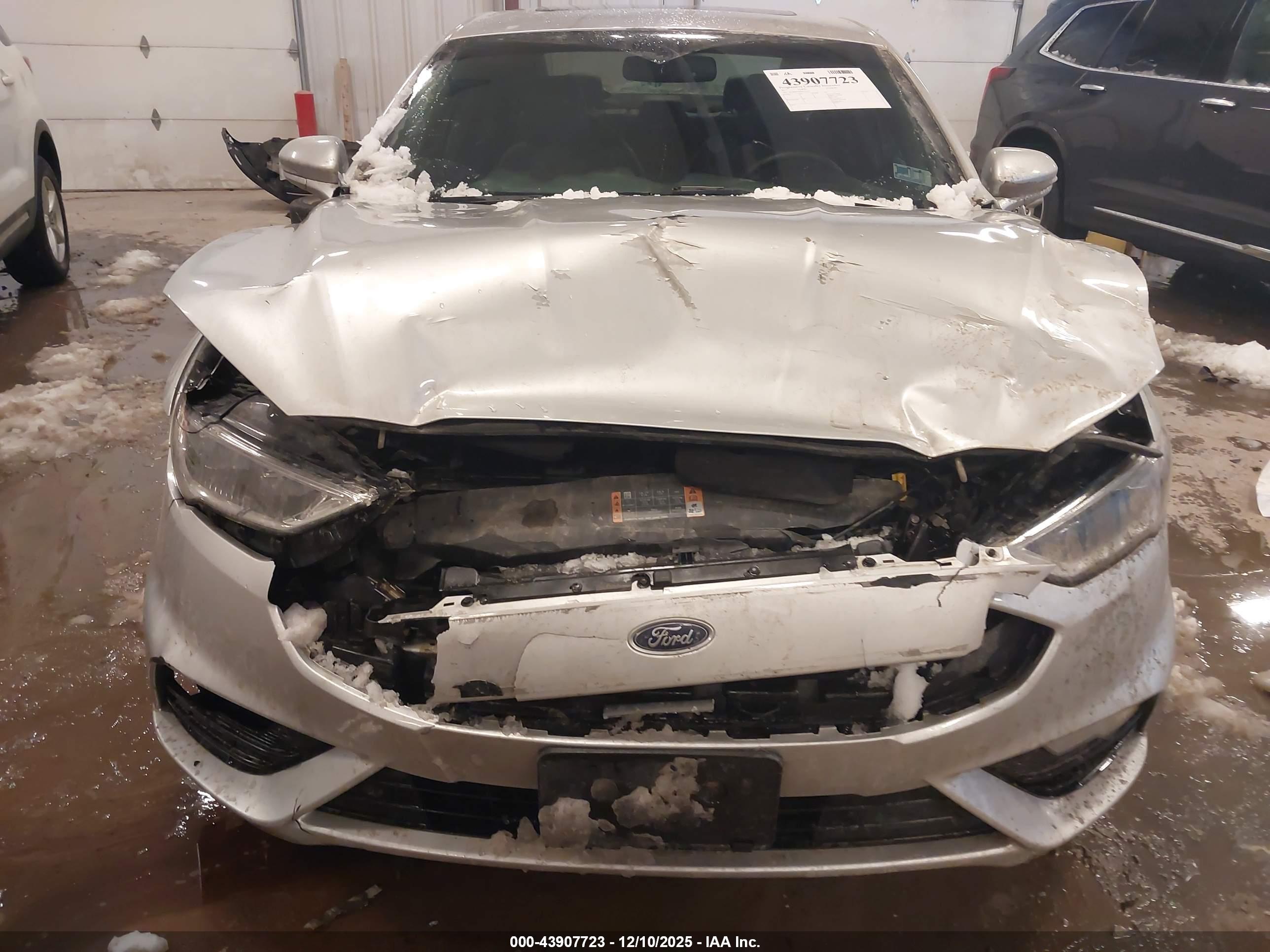FORD FUSION image 6