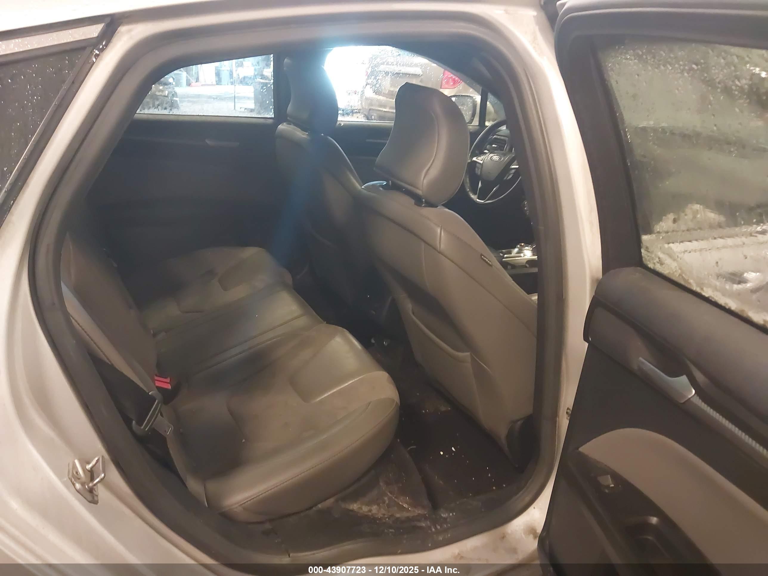 FORD FUSION image 8