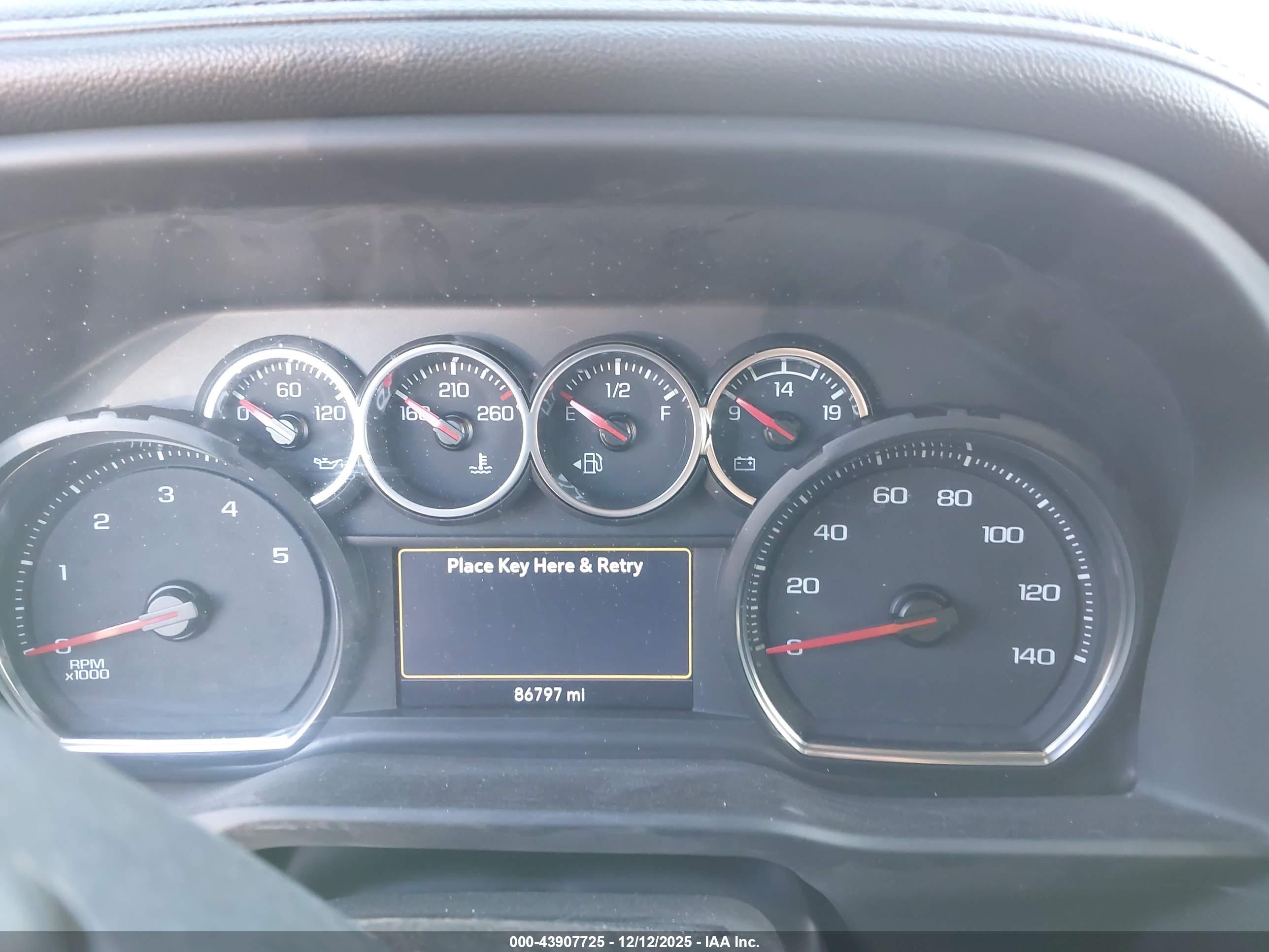 CHEVROLET SILVERADO image 7