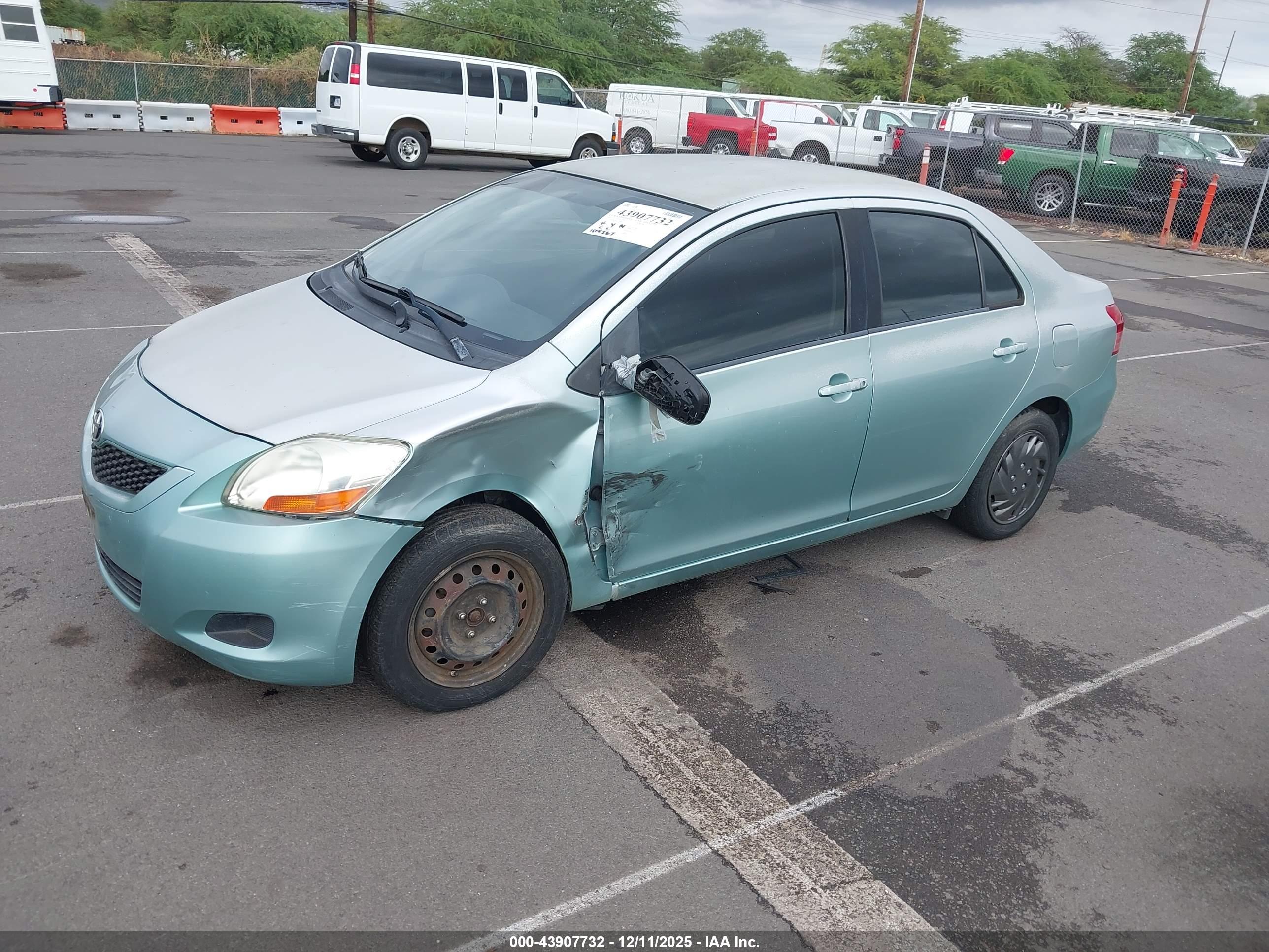 TOYOTA YARIS image 2