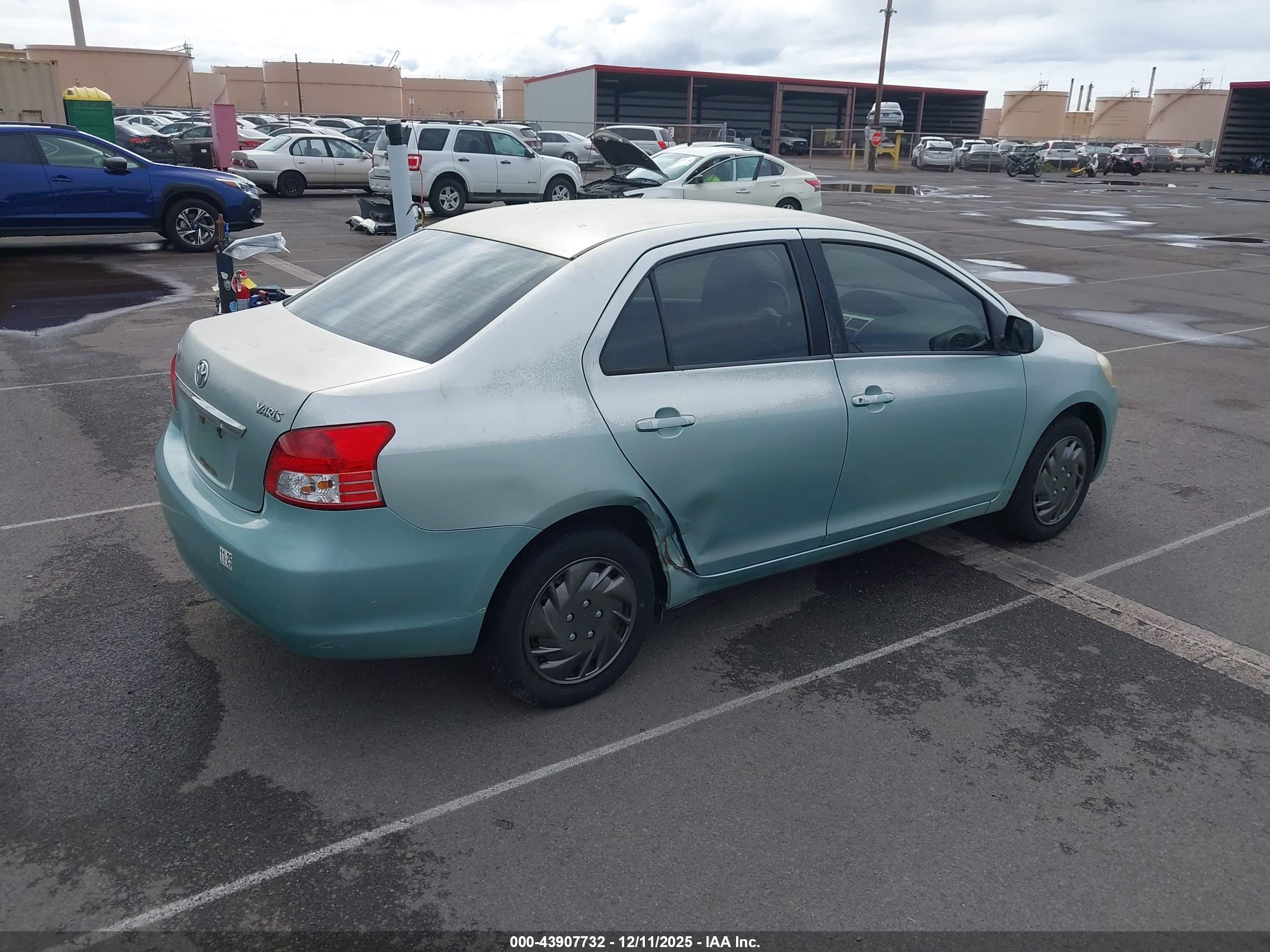 TOYOTA YARIS image 4