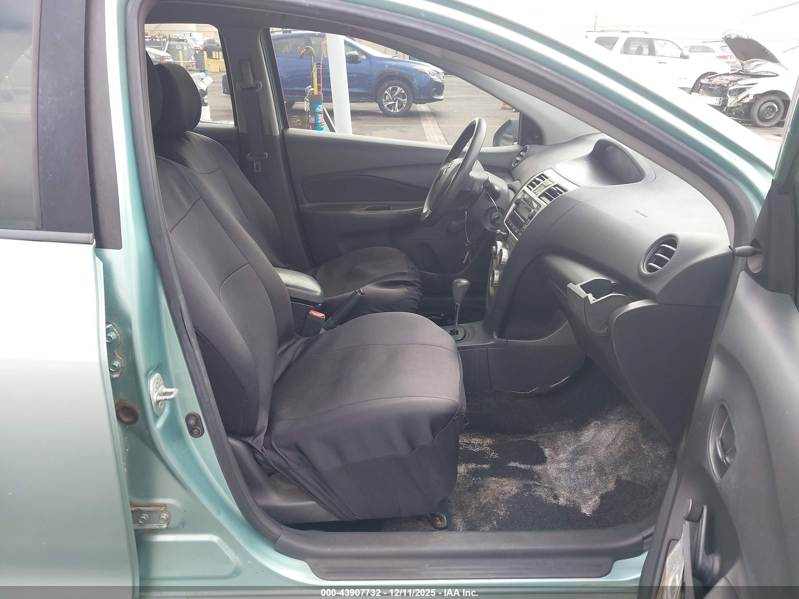 TOYOTA YARIS image 5