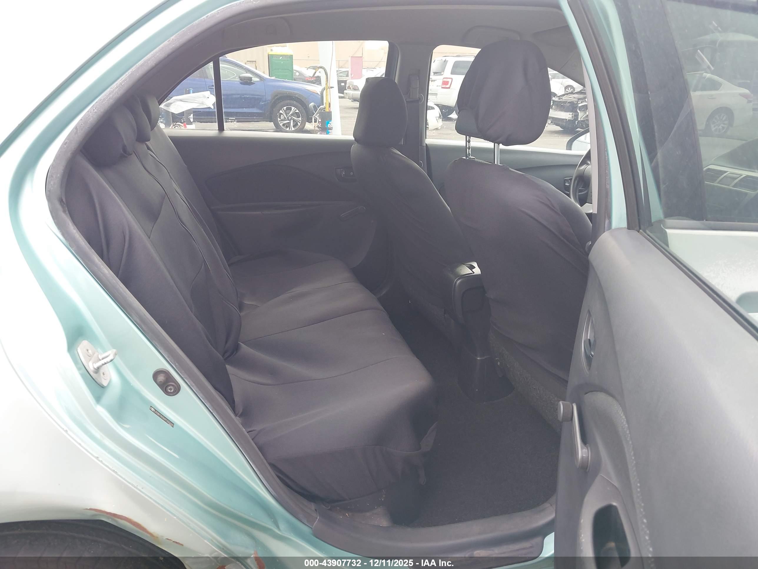 TOYOTA YARIS image 8