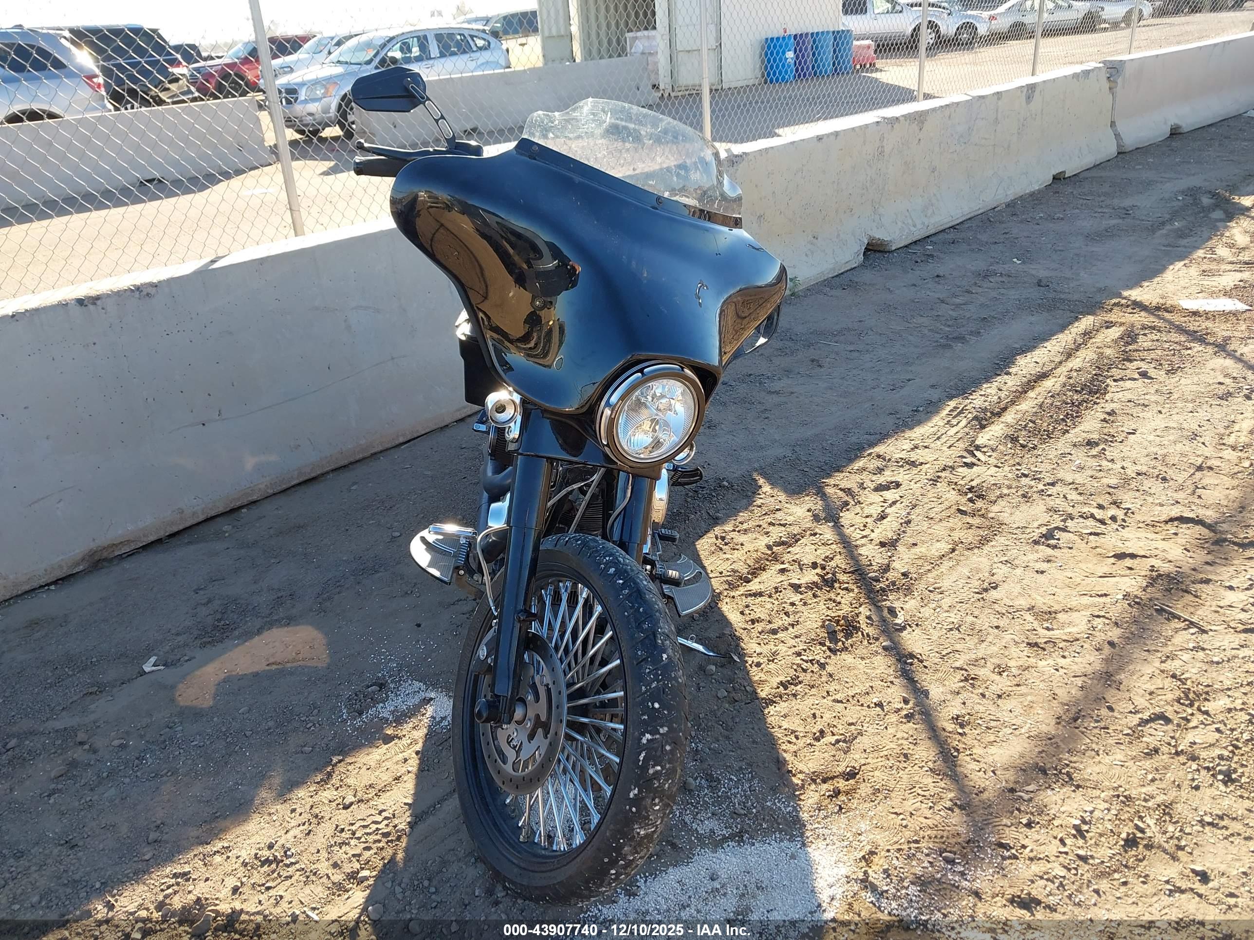HARLEY-DAVIDSON FLHX image 5