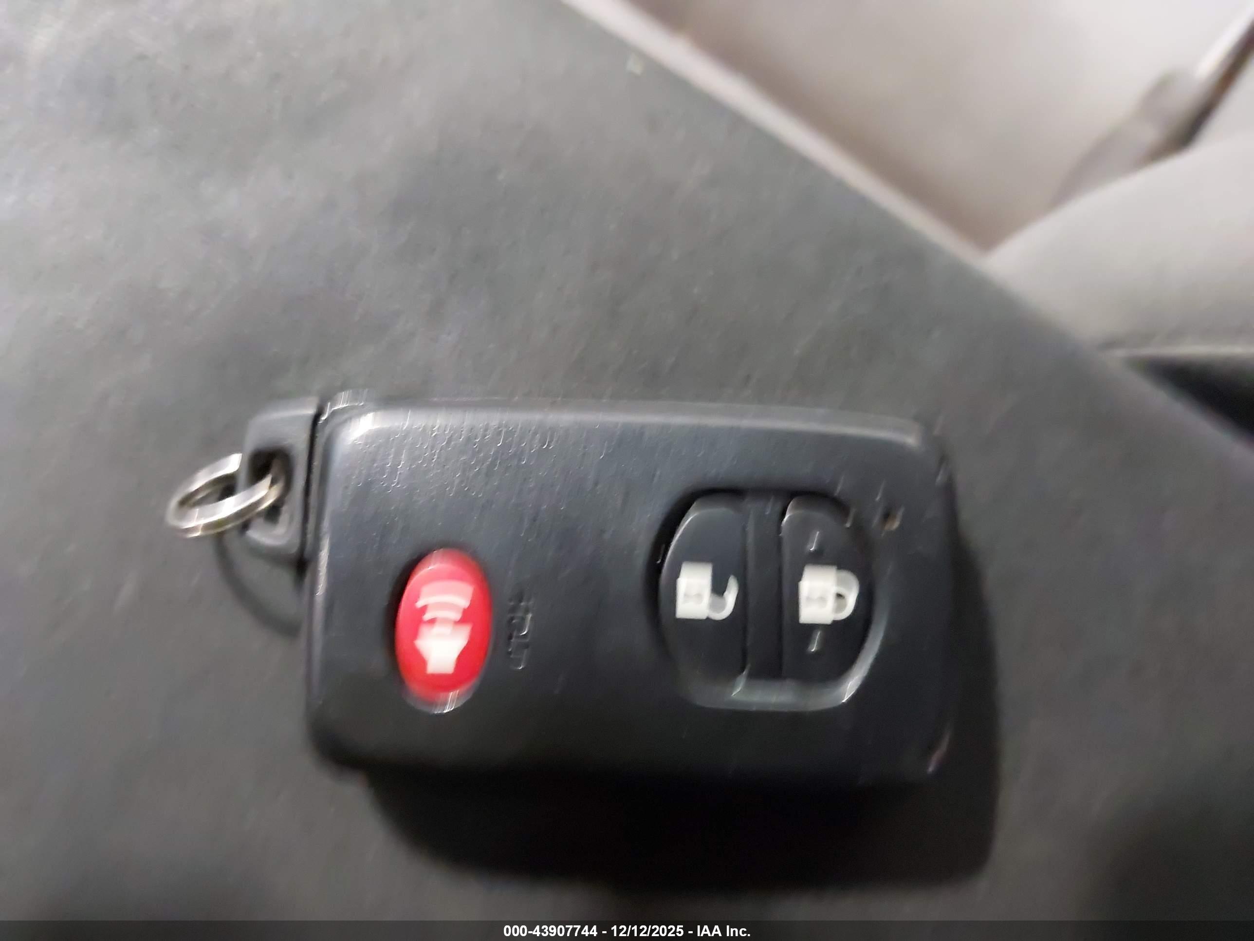 TOYOTA PRIUS image 11