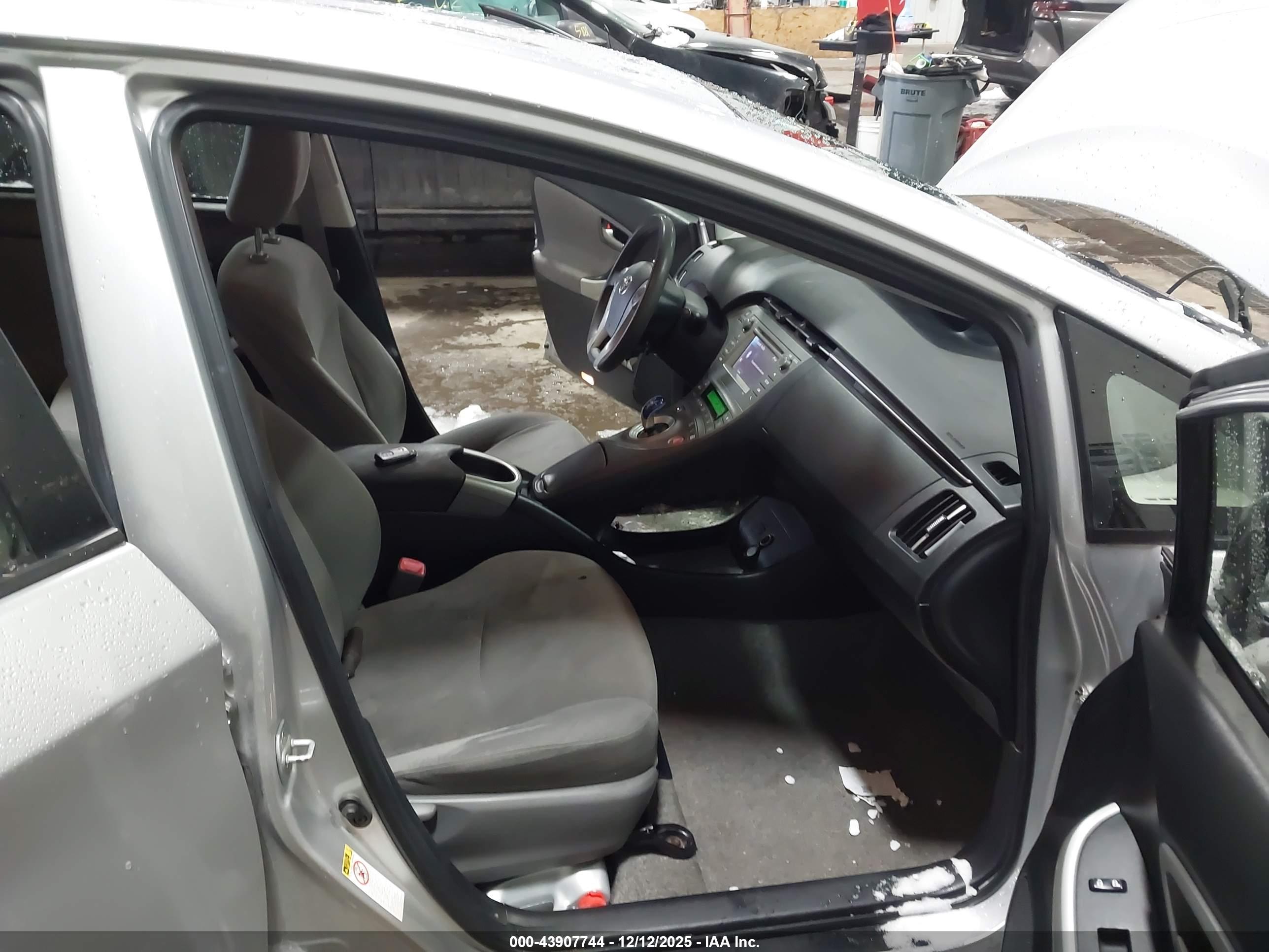 TOYOTA PRIUS image 5