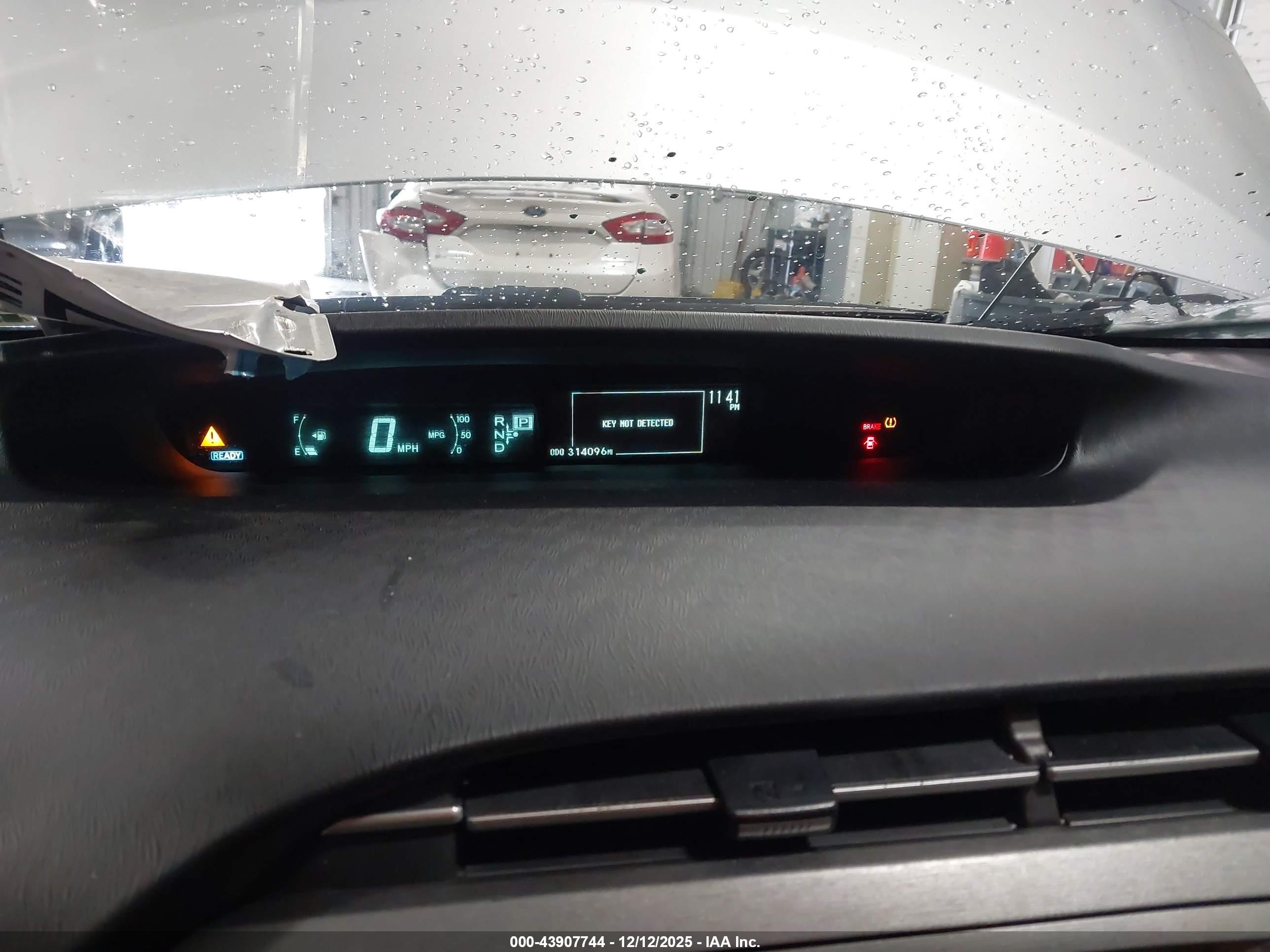 TOYOTA PRIUS image 7