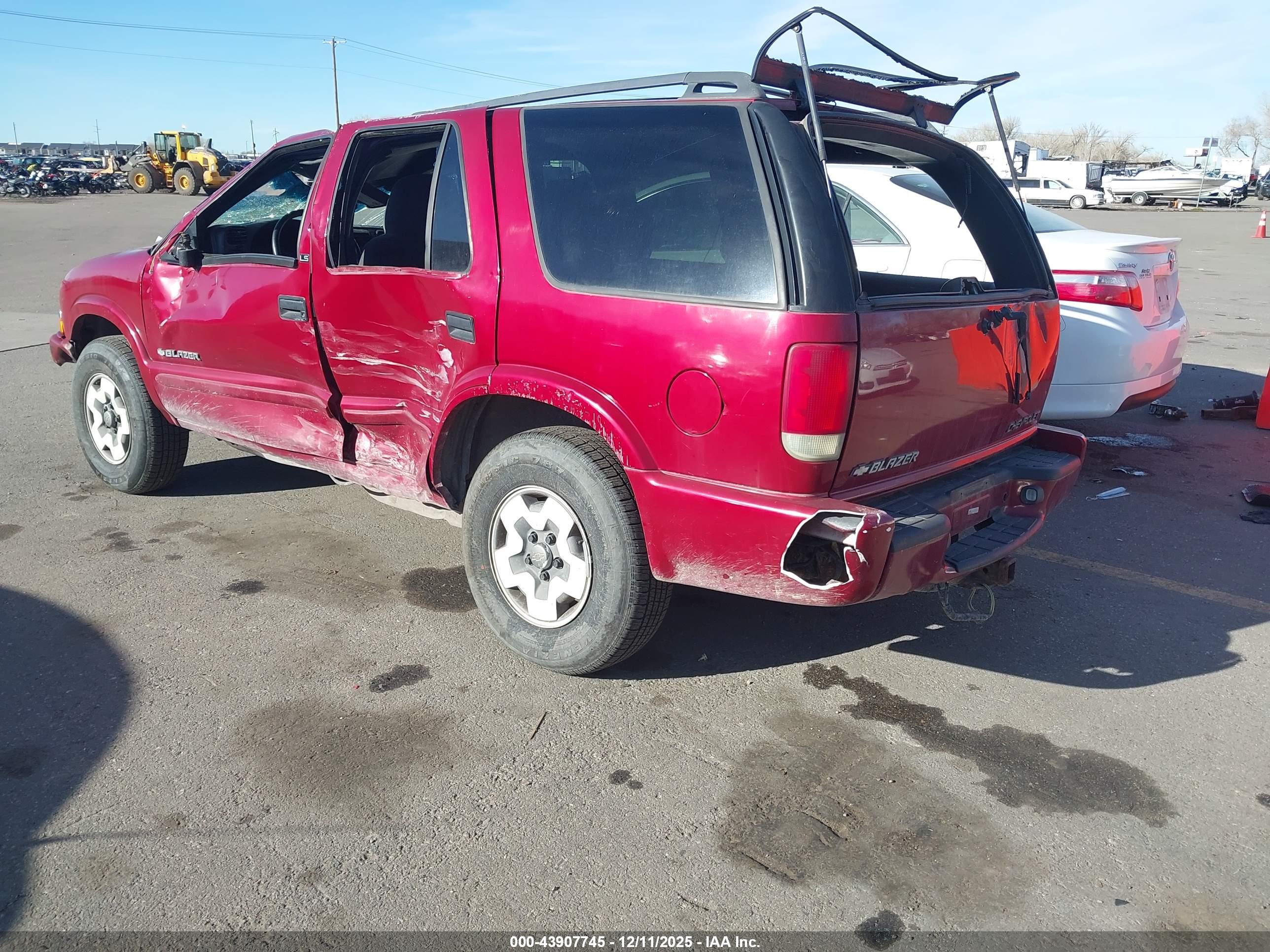 CHEVROLET BLAZER image 3