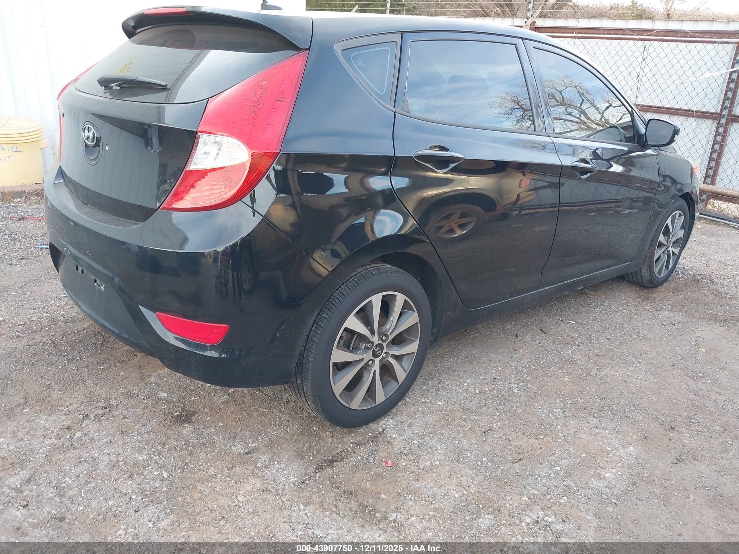 HYUNDAI ACCENT image 4